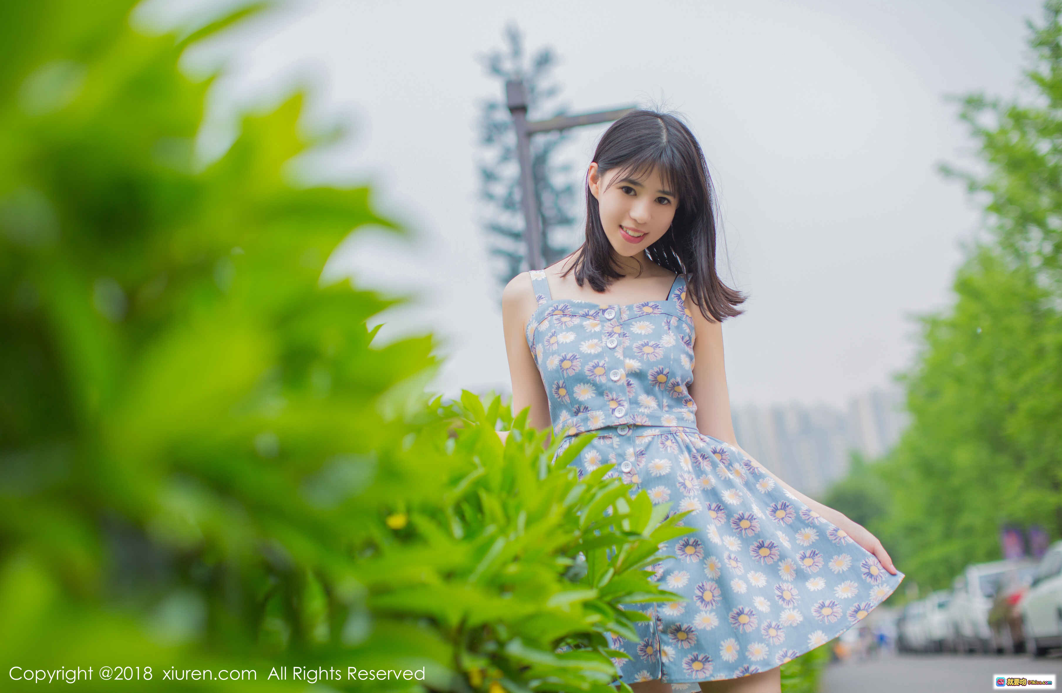 图片[10] - 艾栗栗栗栗栗栗吖 | 秀人网2018.07.24 No.1094 | 蓝色马赛克背景 | 黑色蕾丝内衣+格子短裙+白色高跟鞋 | 眼镜少女写真 | 50P高清图集 - 就要吻