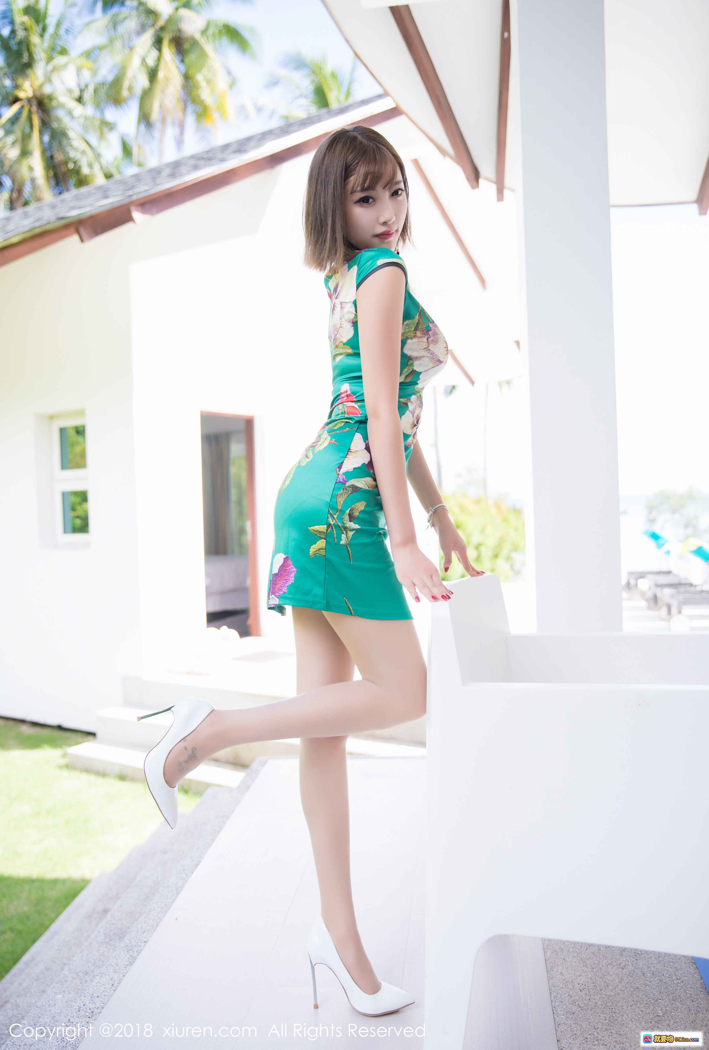 图片[6] - 杨晨晨sugar身穿绿色花卉旗袍短裙 白色高跟鞋户外写真 美腿性感优雅姿态 XIUREN秀人网2018.06.08 No.1039 - 就要吻