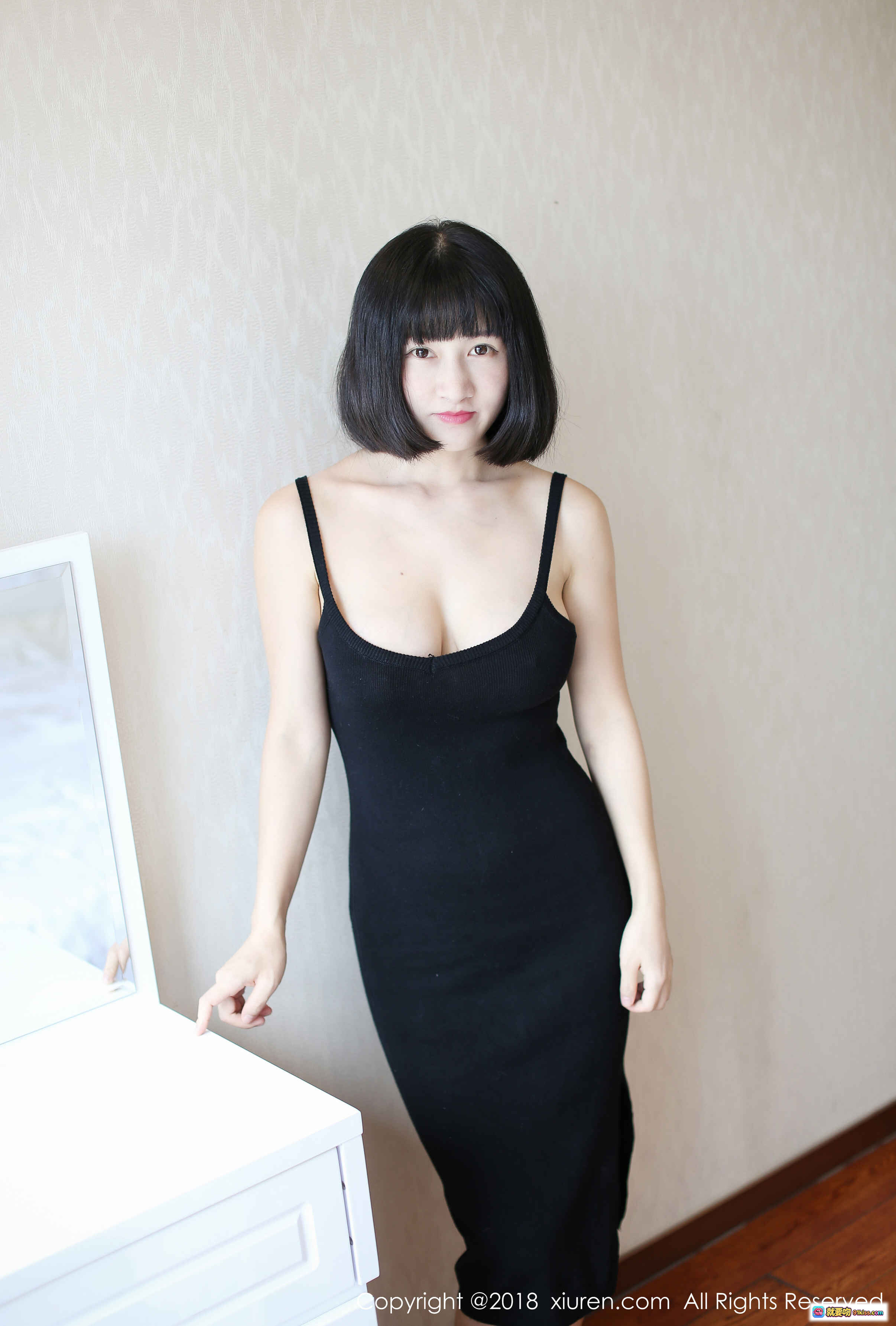 图片[6] - 黑裙少女室内写真 | 短发清纯风 | 优雅吊带连衣裙 | 秀人网2018精选美图 - 就要吻