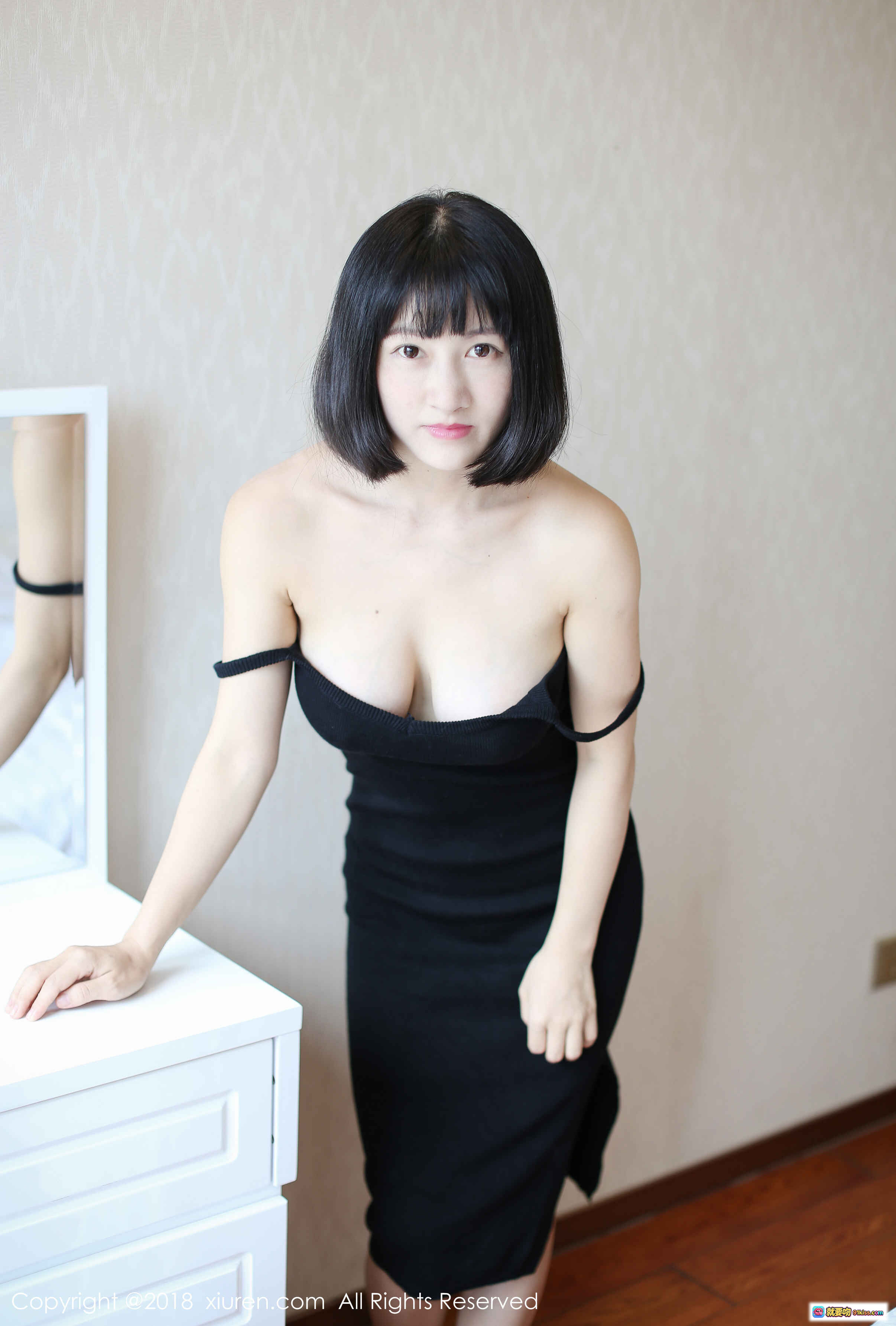 图片[7] - 黑裙少女室内写真 | 短发清纯风 | 优雅吊带连衣裙 | 秀人网2018精选美图 - 就要吻