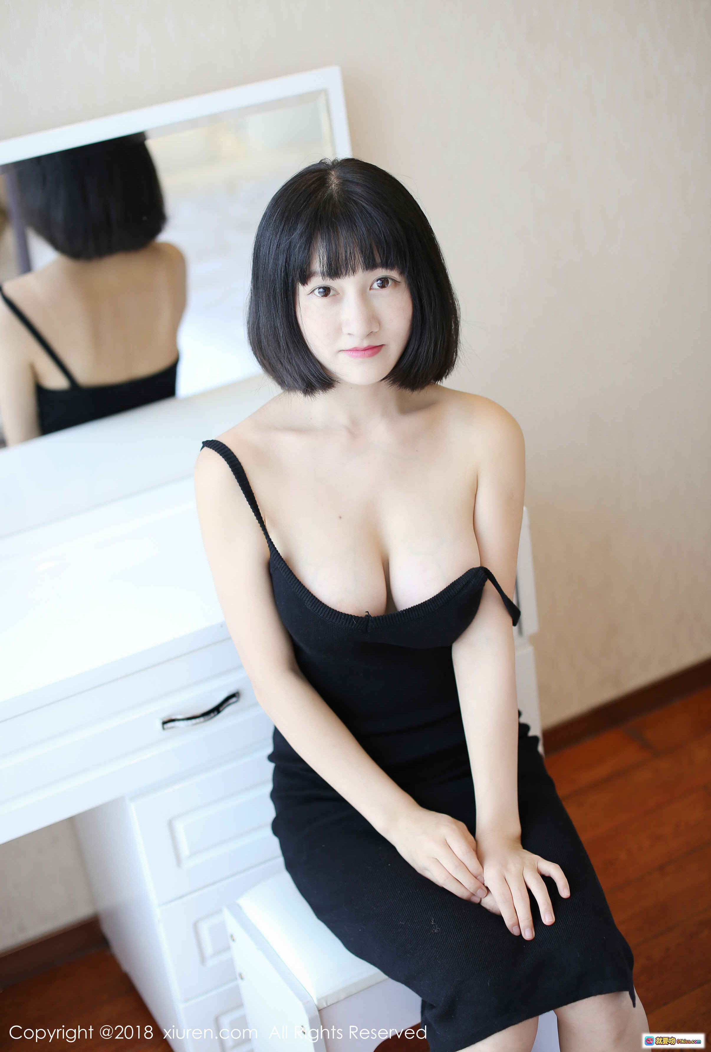 图片[3] - 黑裙少女室内写真 | 短发清纯风 | 优雅吊带连衣裙 | 秀人网2018精选美图 - 就要吻