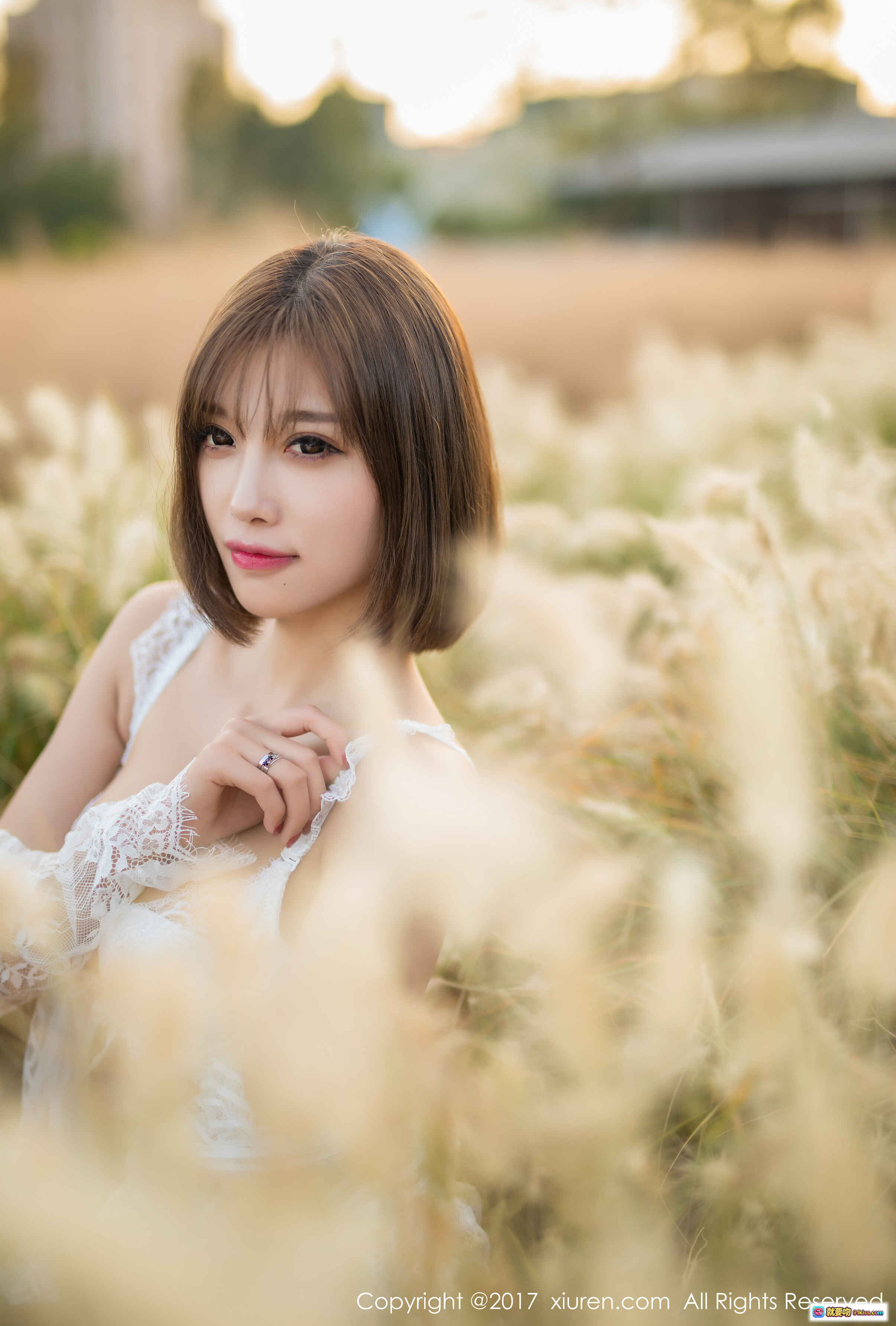 图片[5] - 杨晨晨sugar金秋草甸写真 | 白裙露背少女风 | 暖光逆光人像摄影 | XIUREN秀人网2017精选 - 就要吻