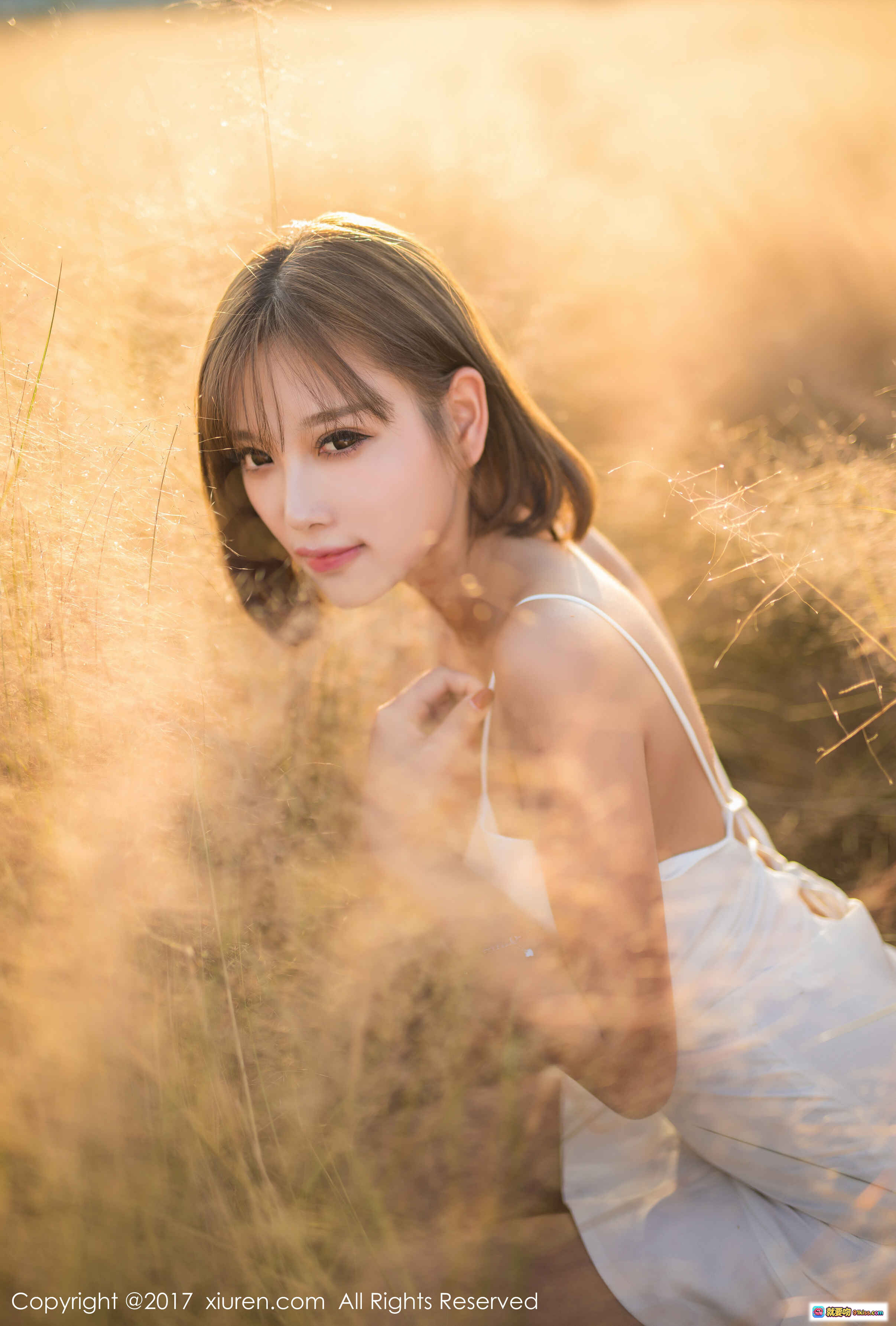 图片[8] - 杨晨晨sugar金秋草甸写真 | 白裙露背少女风 | 暖光逆光人像摄影 | XIUREN秀人网2017精选 - 就要吻