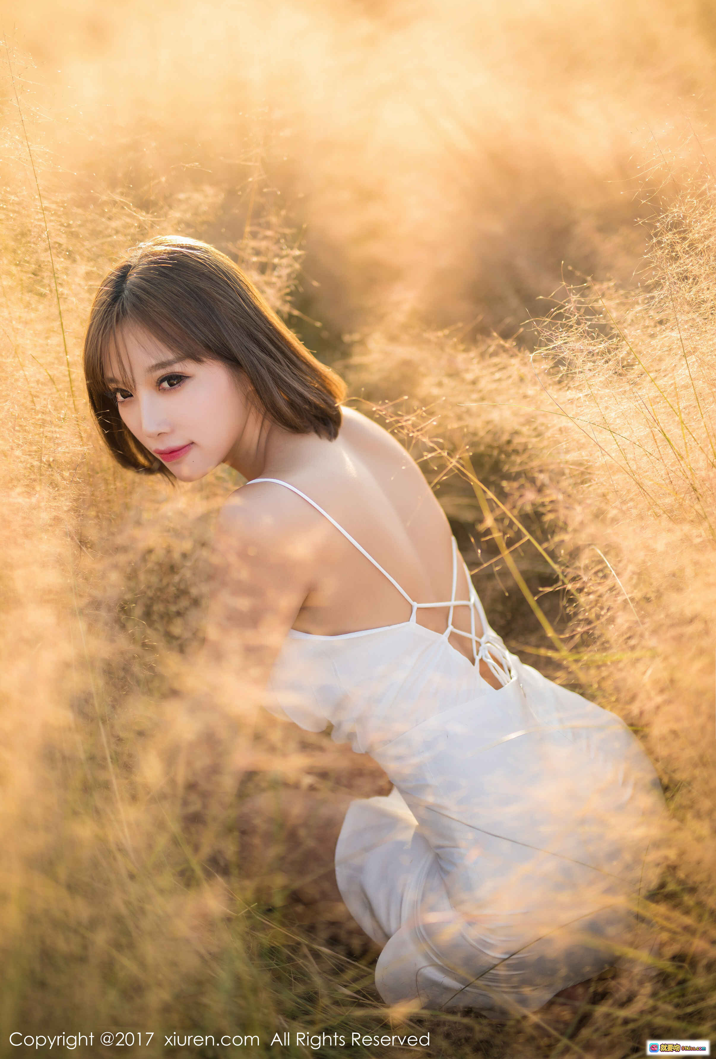 图片[7] - 杨晨晨sugar金秋草甸写真 | 白裙露背少女风 | 暖光逆光人像摄影 | XIUREN秀人网2017精选 - 就要吻