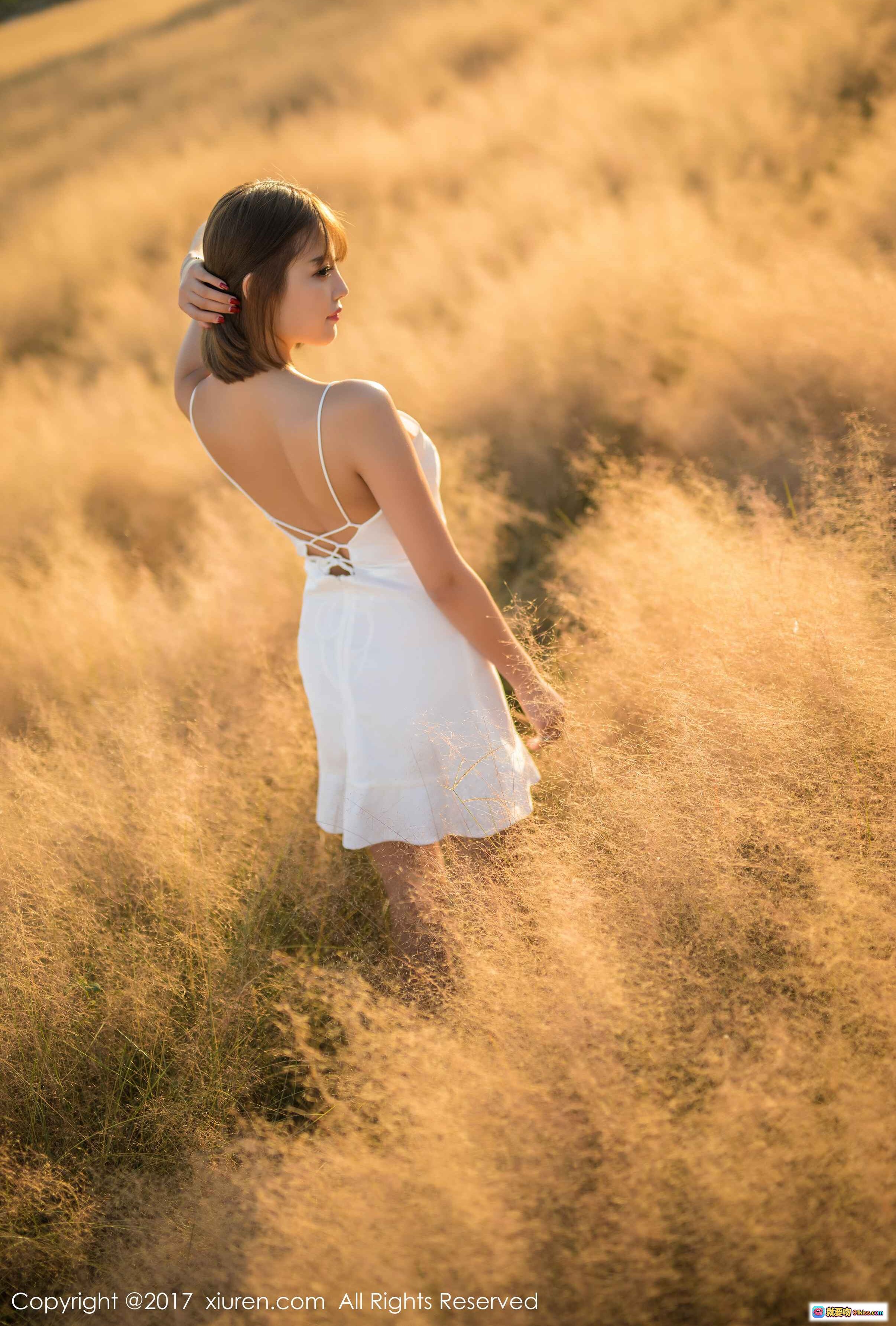 图片[3] - 杨晨晨sugar金秋草甸写真 | 白裙露背少女风 | 暖光逆光人像摄影 | XIUREN秀人网2017精选 - 就要吻
