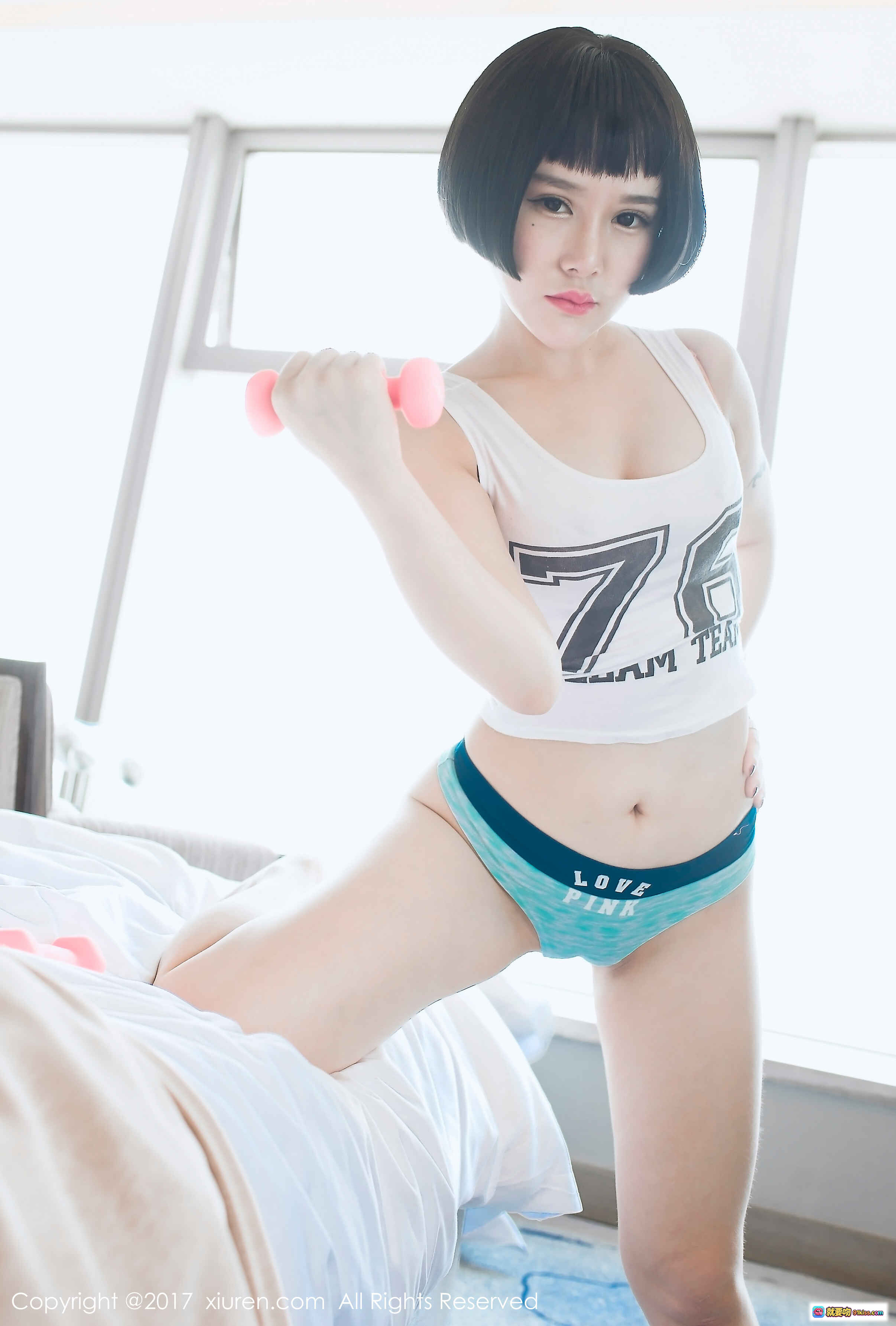 图片[10] - 佑熙短发健身写真｜白色运动背心+粉色哑铃｜秀人网No.794性感私房照 - 就要吻