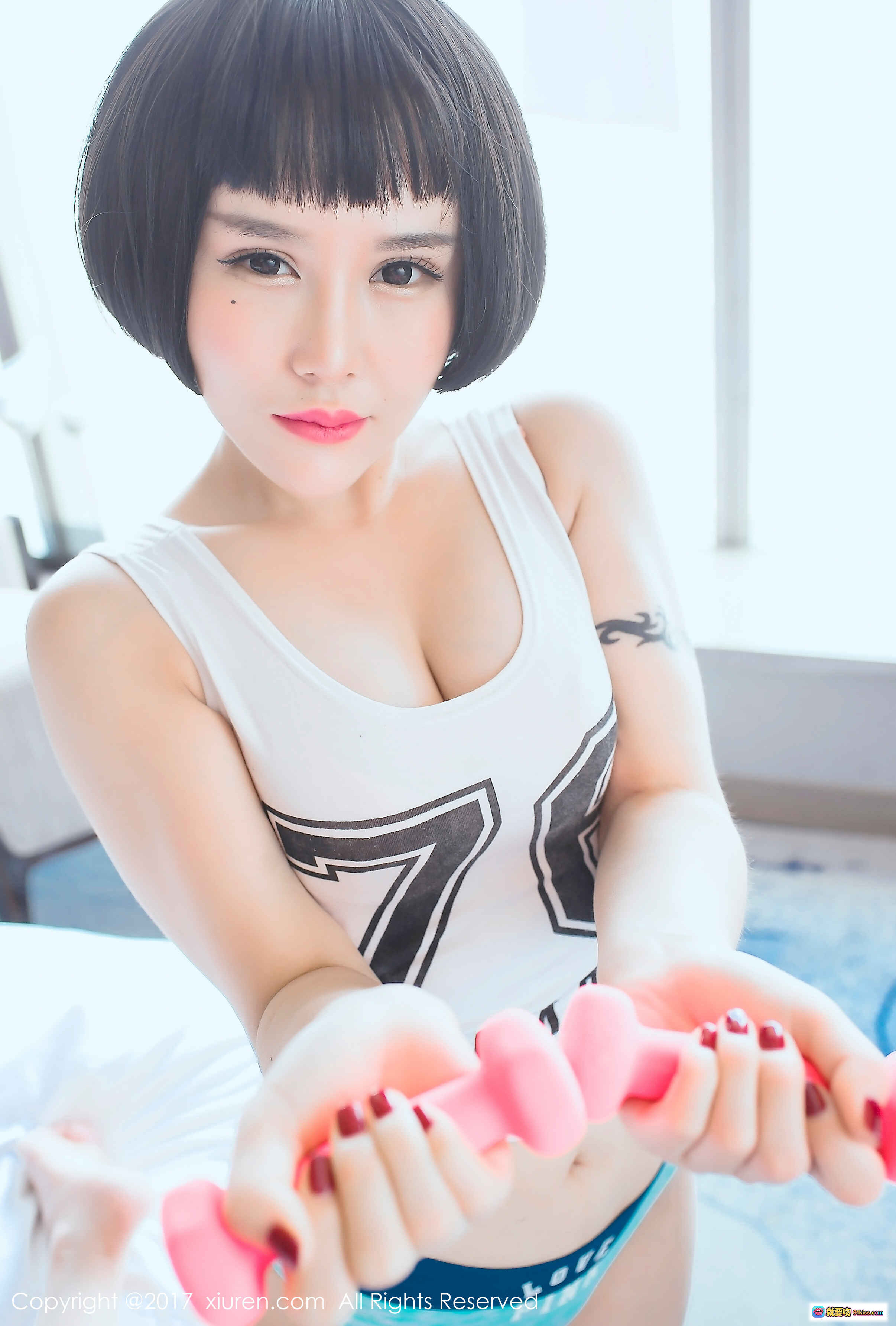 图片[3] - 佑熙短发健身写真｜白色运动背心+粉色哑铃｜秀人网No.794性感私房照 - 就要吻