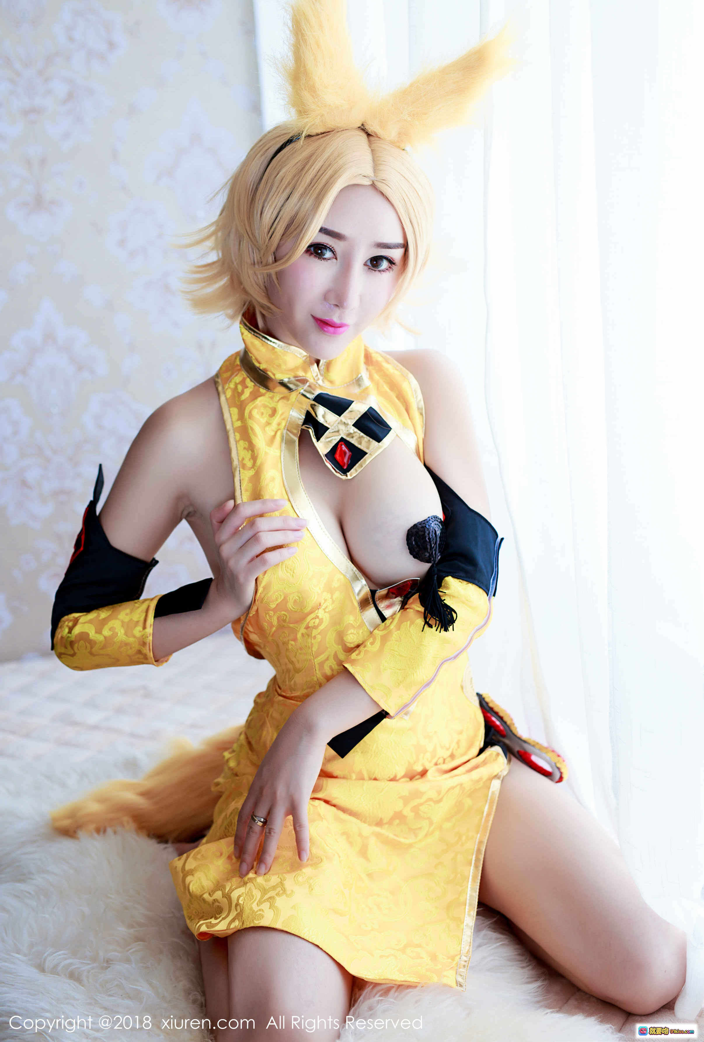 邹晶晶女王COS写真｜金色旗袍兔耳造型｜秀人网No.937性感私房照 - 就要吻