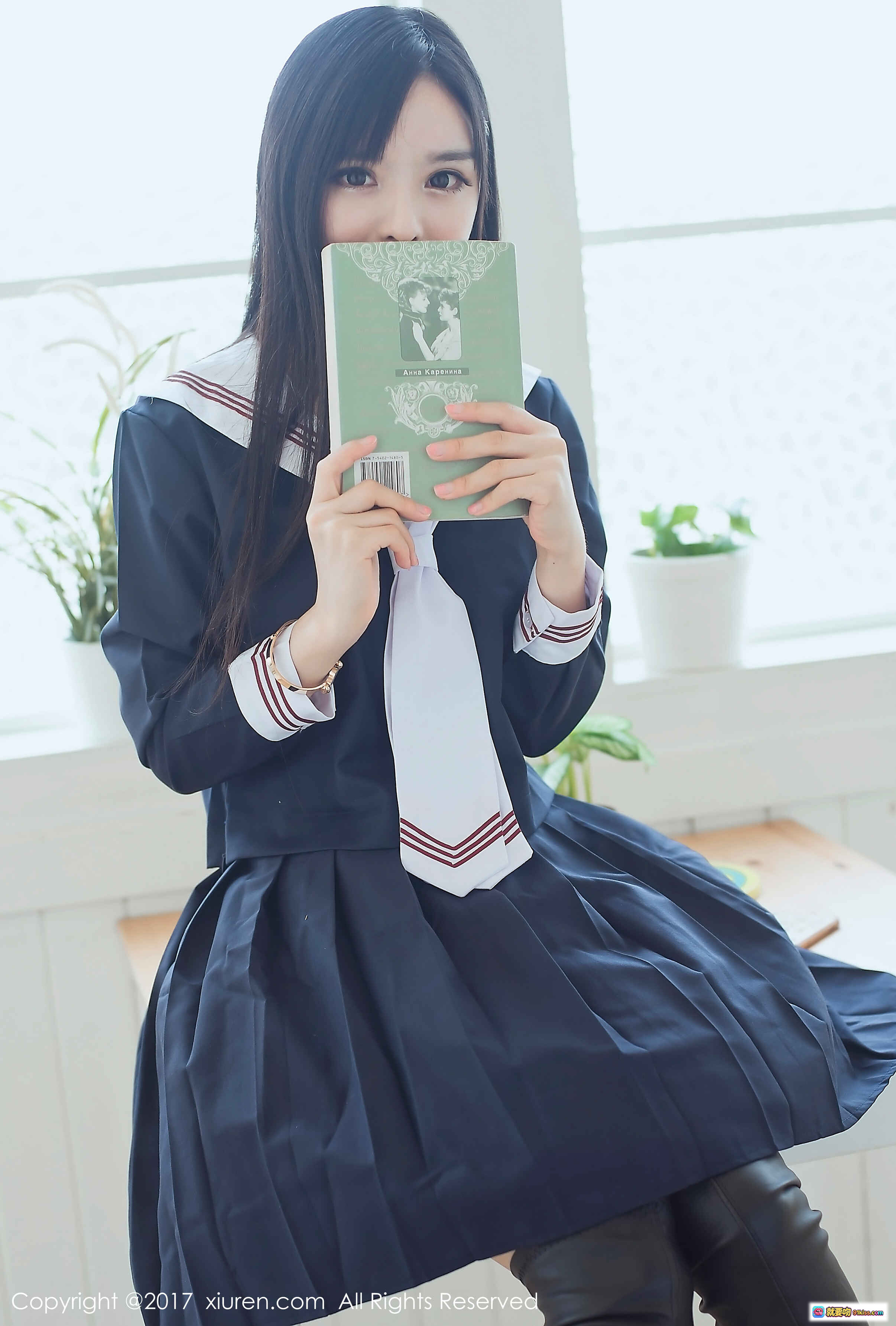 图片[2] - 柠檬Mini性感写真：白纱吊带裙+黑发长腿+窗边光影+精致耳饰+秀人网2017经典私房照 - 就要吻