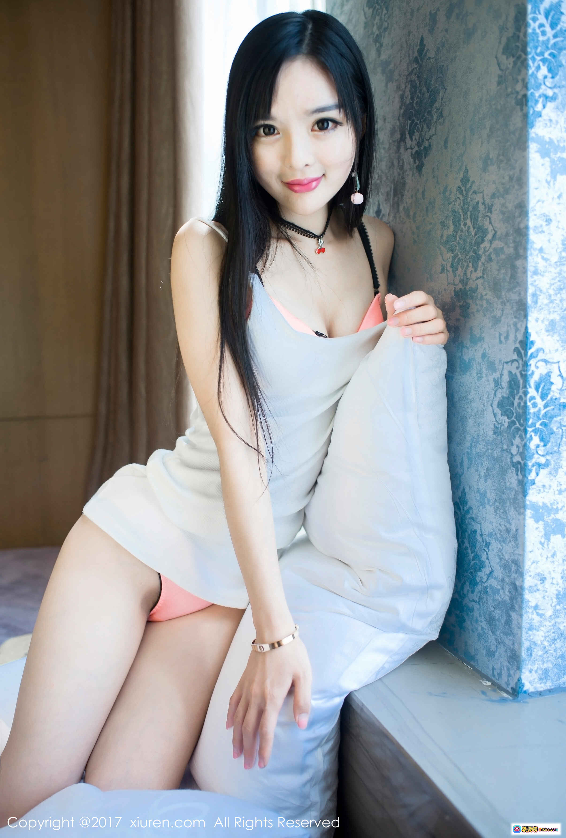 图片[6] - 柠檬Mini性感写真：白纱吊带裙+黑发长腿+窗边光影+精致耳饰+秀人网2017经典私房照 - 就要吻