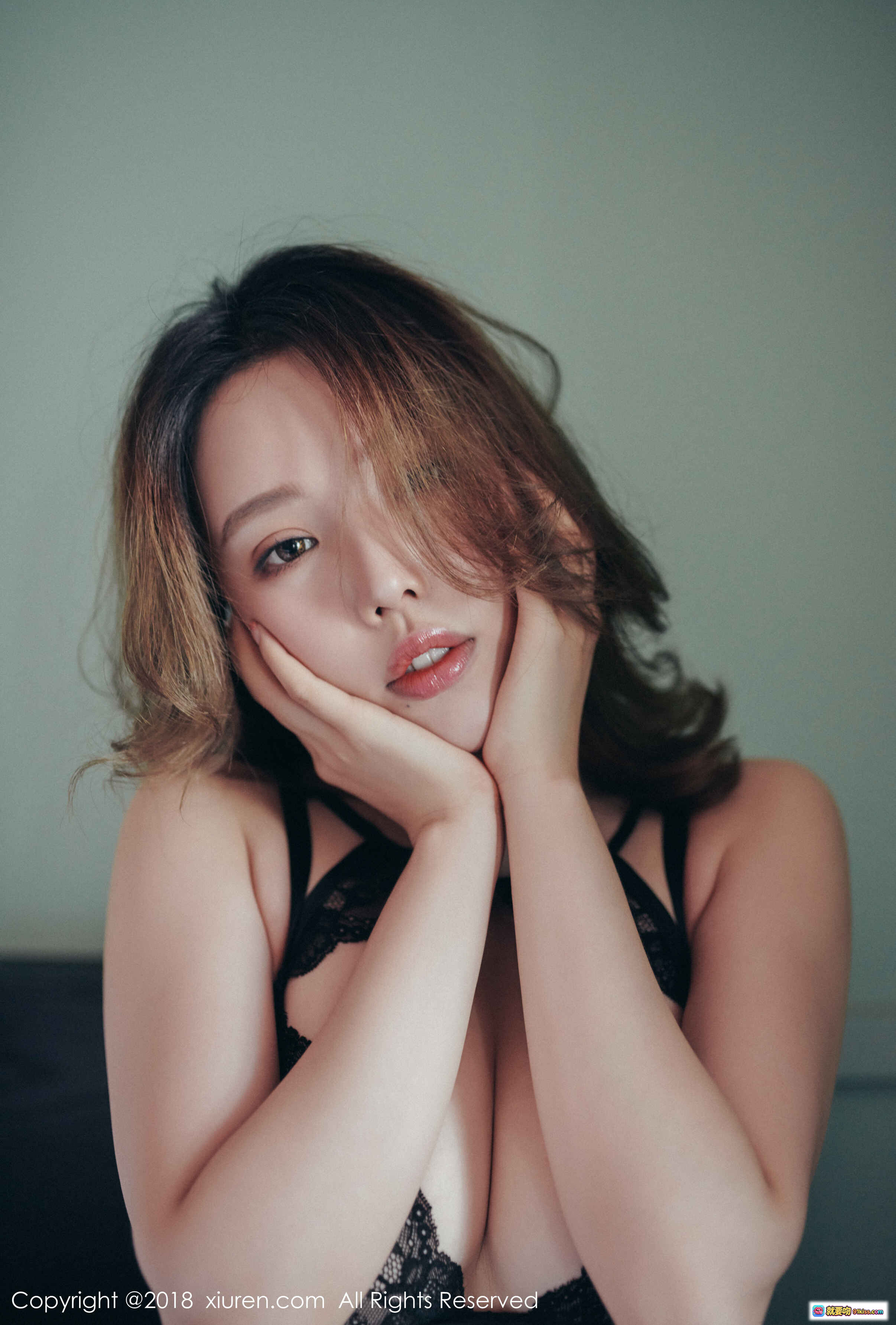 图片[2] - 黄楽然性感写真 | XIUREN秀人网2018.10.17 No.1195 | 黄色上衣红边内衣床拍私房美图 - 就要吻