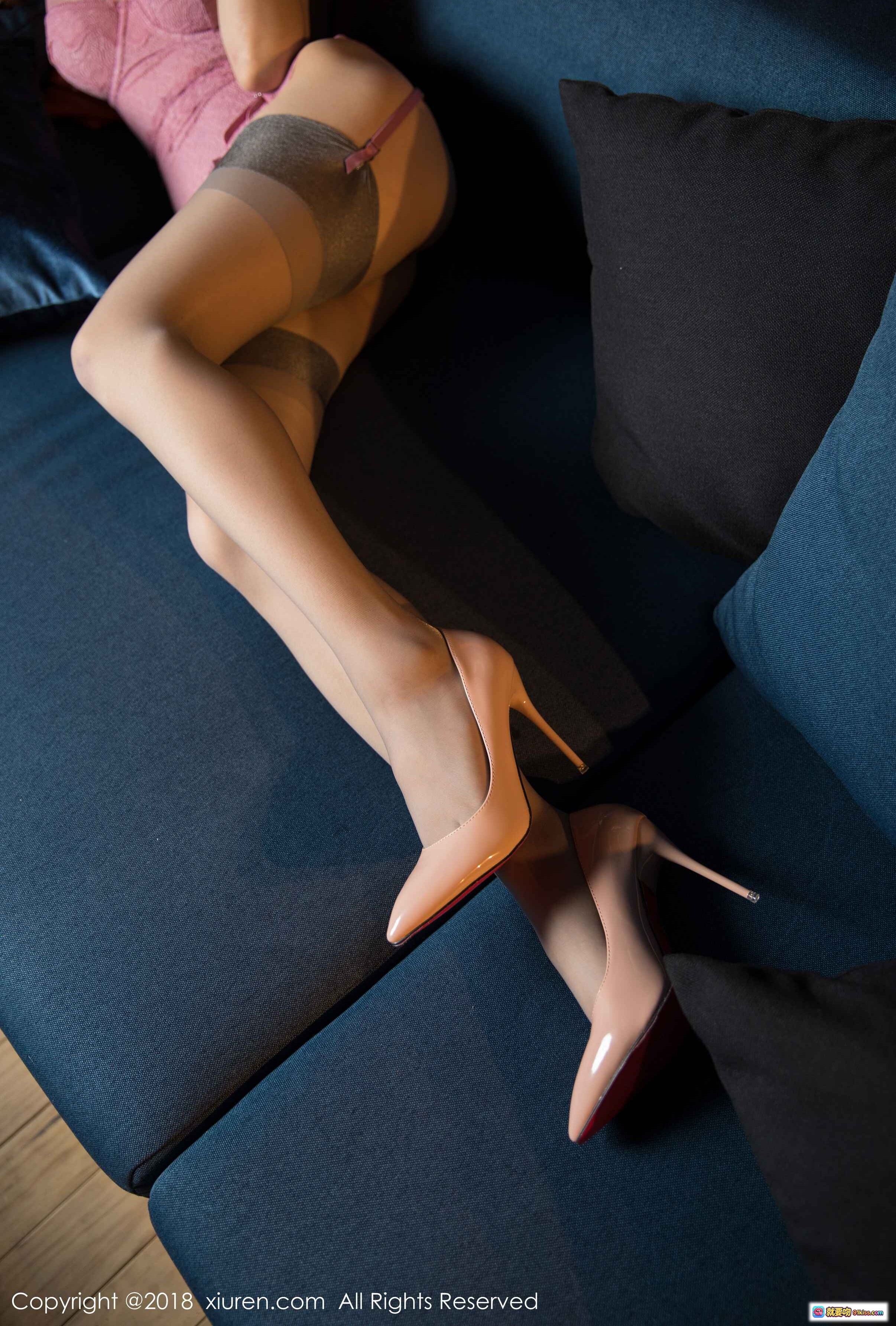 图片[4] - 小热巴粉色蕾丝内衣搭配灰色丝袜美腿写真 – XIUREN秀人网2018高清私房摄影 - 就要吻