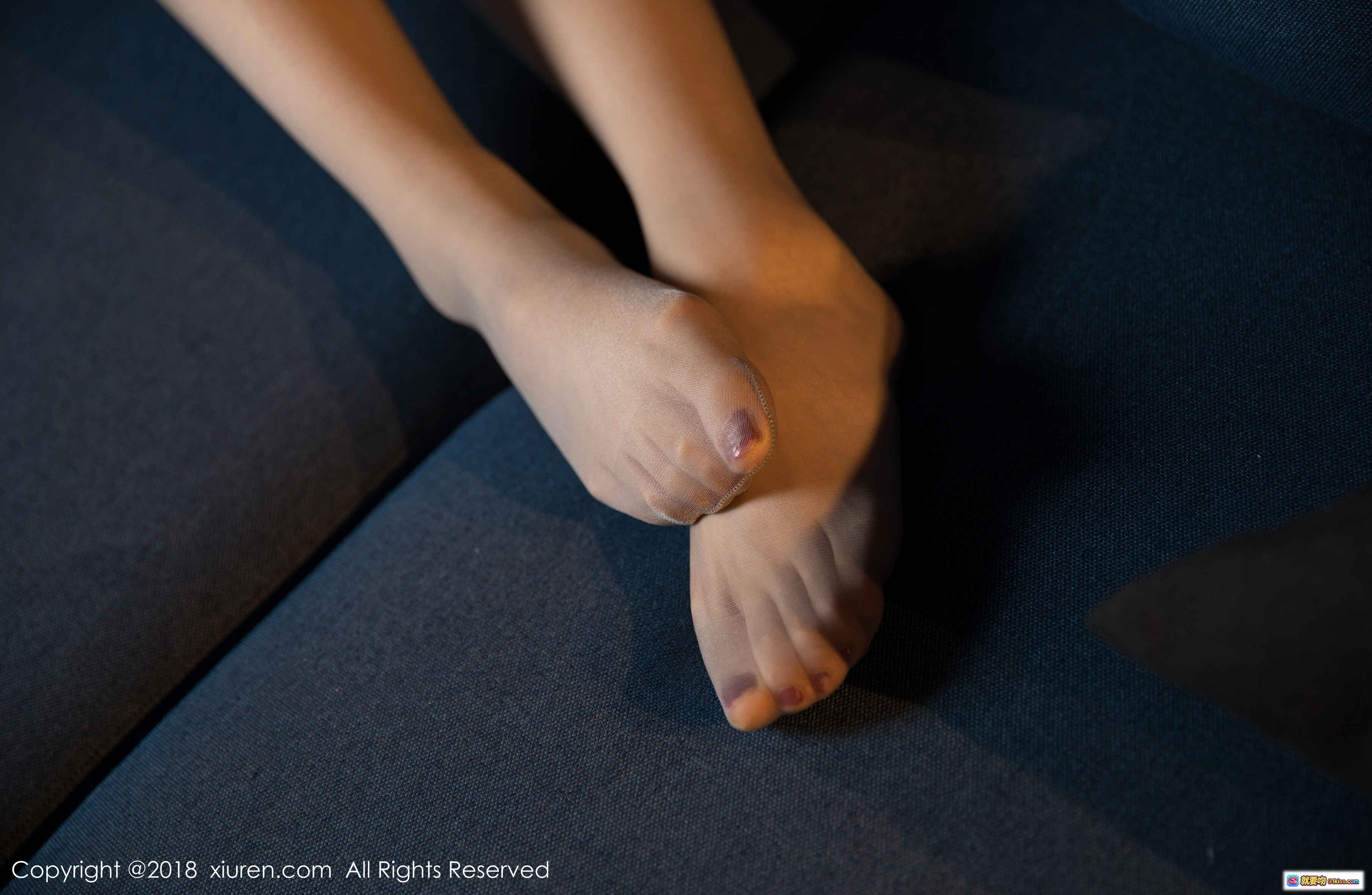 图片[6] - 小热巴粉色蕾丝内衣搭配灰色丝袜美腿写真 – XIUREN秀人网2018高清私房摄影 - 就要吻