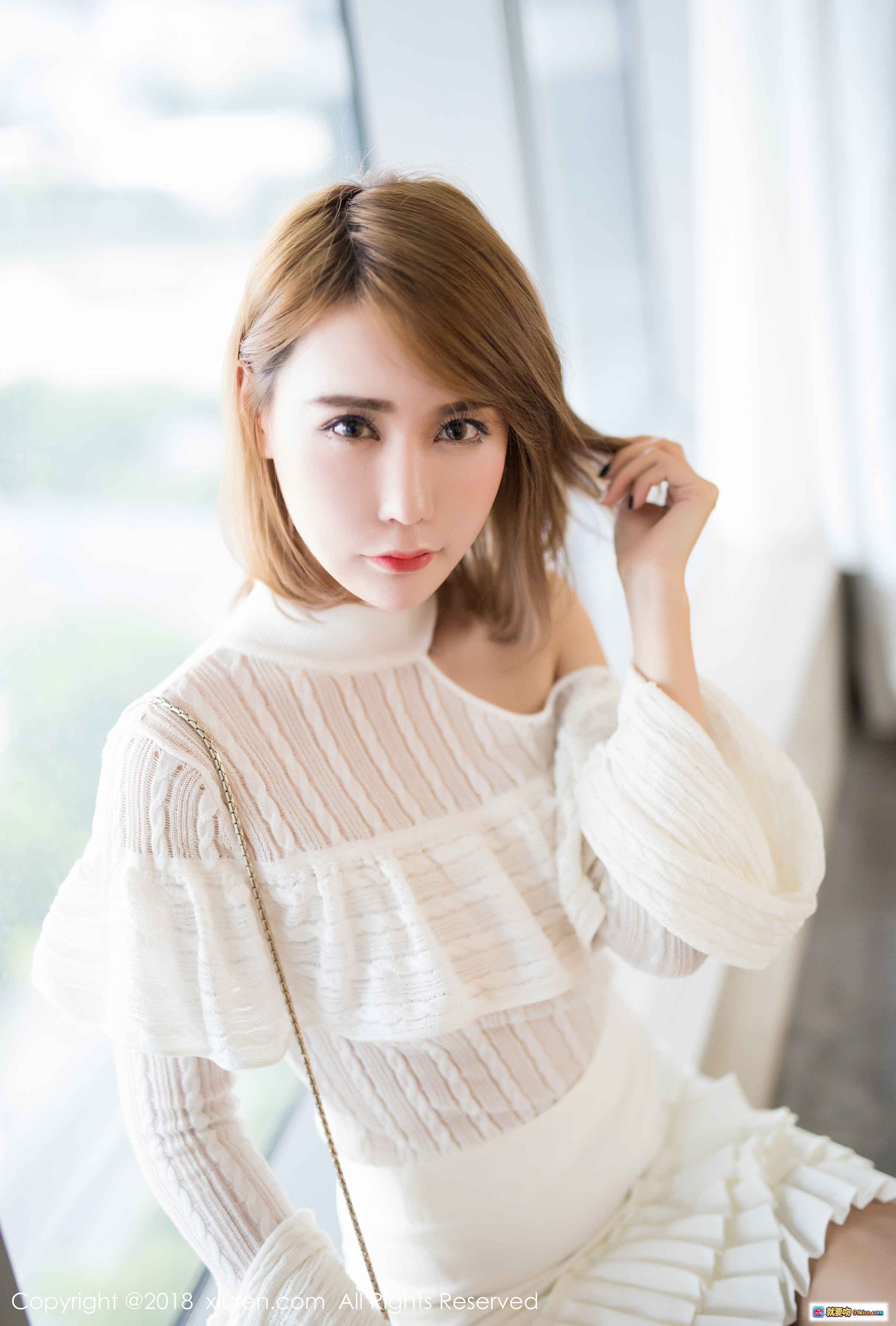 图片[8] - 楚恬Olivia白色露肩荷叶边连衣裙写真 | 高跟铆钉鞋优雅坐姿 | XIUREN秀人网2018.08.14 No.1121 - 就要吻