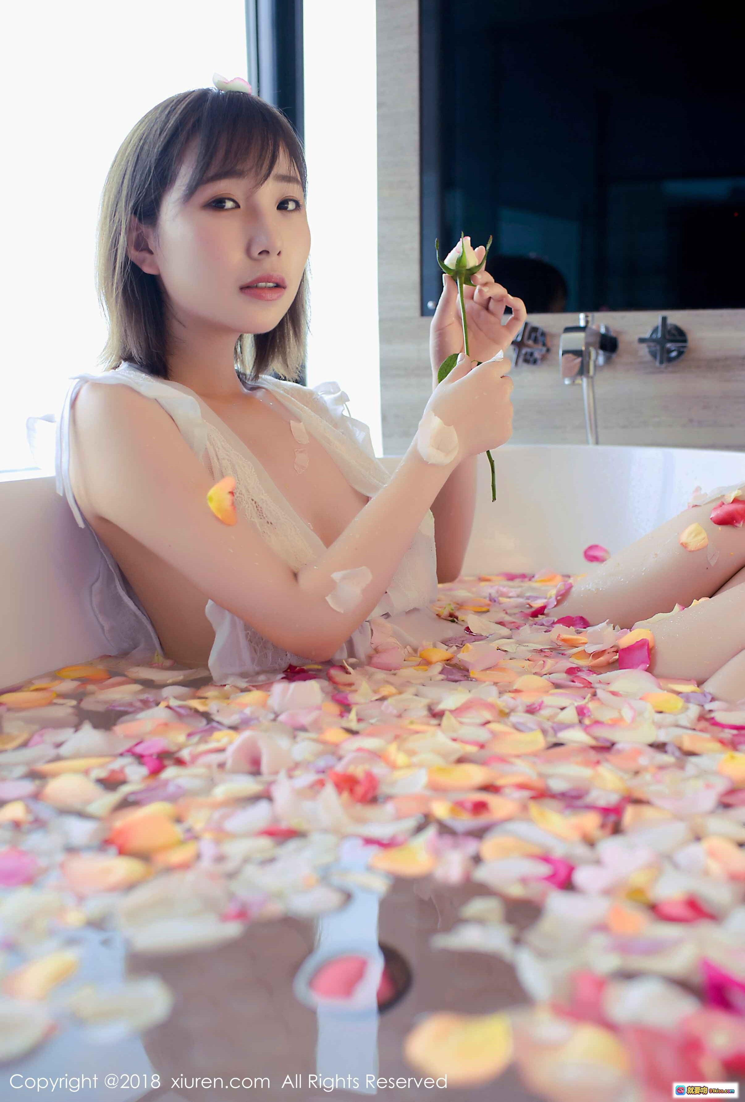 图片[8] - 枝恩浴缸玫瑰花瓣写真 | XIUREN秀人网2018.04.16 No.981 | 甜美少女蕾丝透视装 | 浪漫花浴私房摄影 - 就要吻