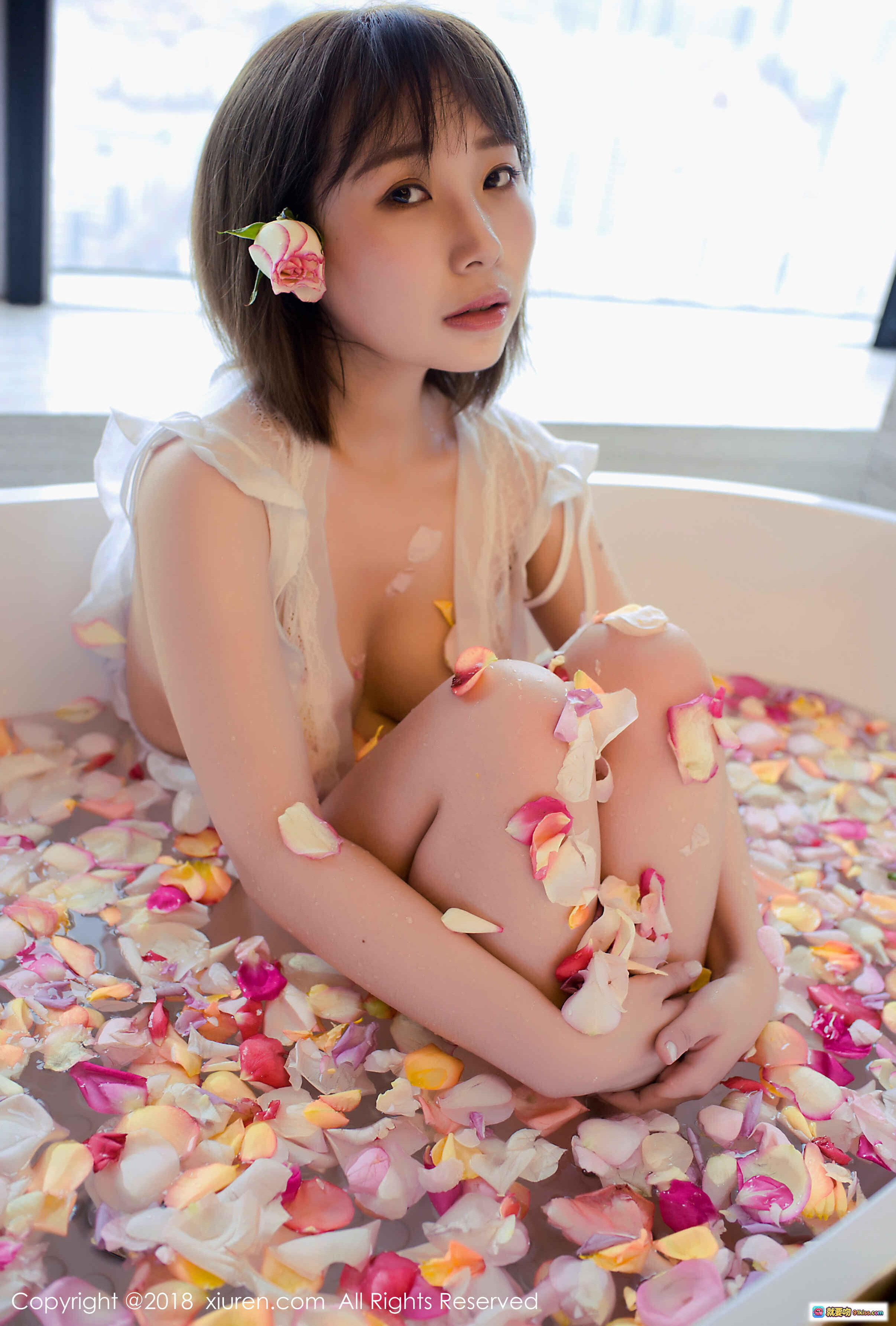 图片[4] - 枝恩浴缸玫瑰花瓣写真 | XIUREN秀人网2018.04.16 No.981 | 甜美少女蕾丝透视装 | 浪漫花浴私房摄影 - 就要吻