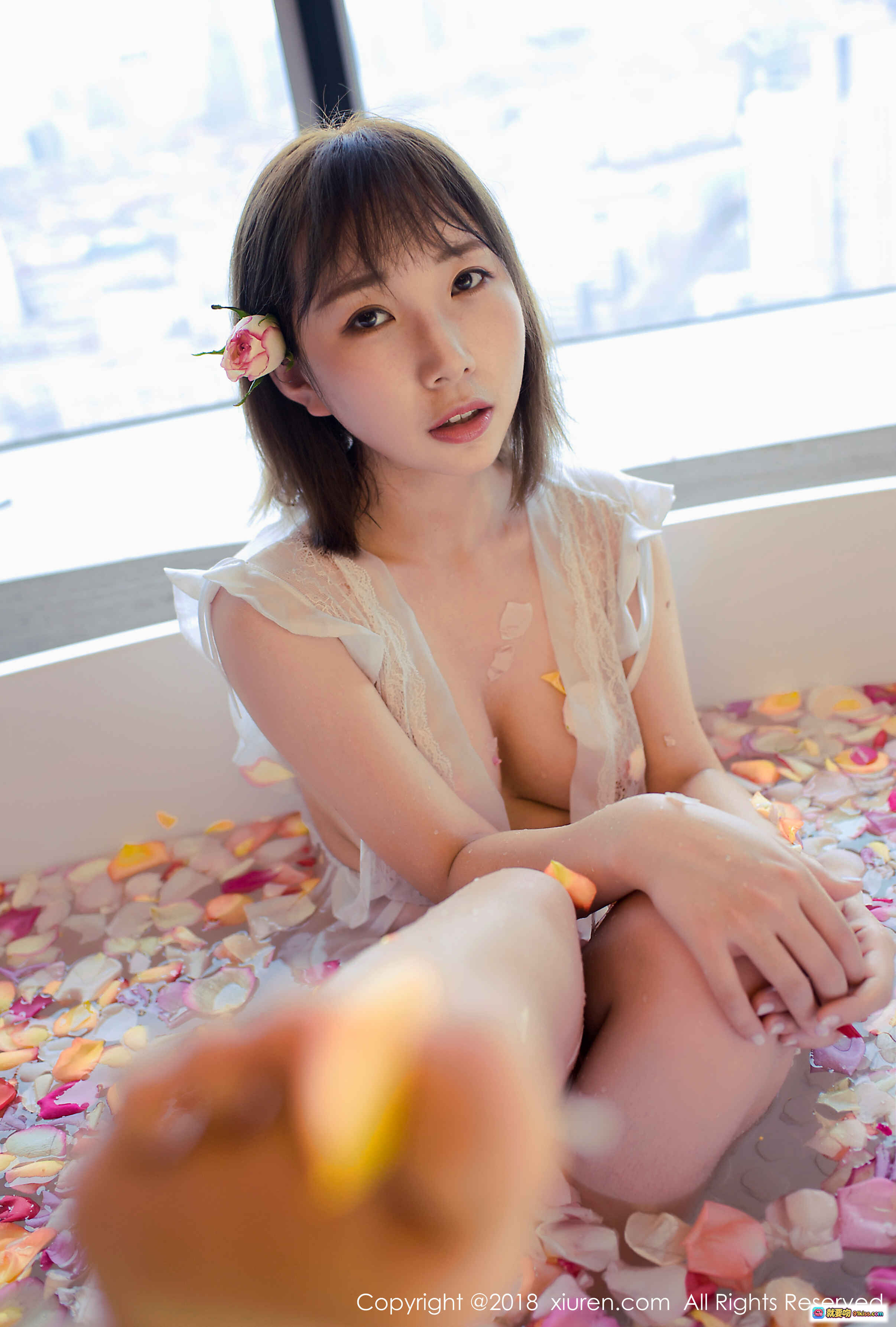 图片[6] - 枝恩浴缸玫瑰花瓣写真 | XIUREN秀人网2018.04.16 No.981 | 甜美少女蕾丝透视装 | 浪漫花浴私房摄影 - 就要吻
