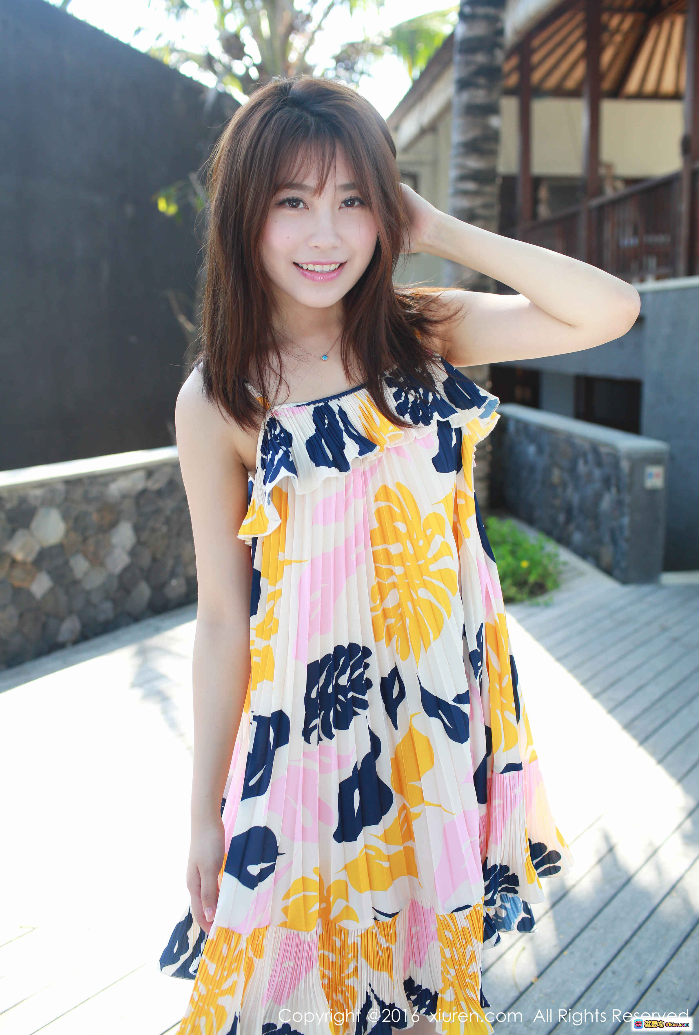 图片[3] - 许诺Sabrina黄色镂空套装户外写真 | XIUREN秀人网2016.06.15 NO.542清新自然美腿特写 - 就要吻