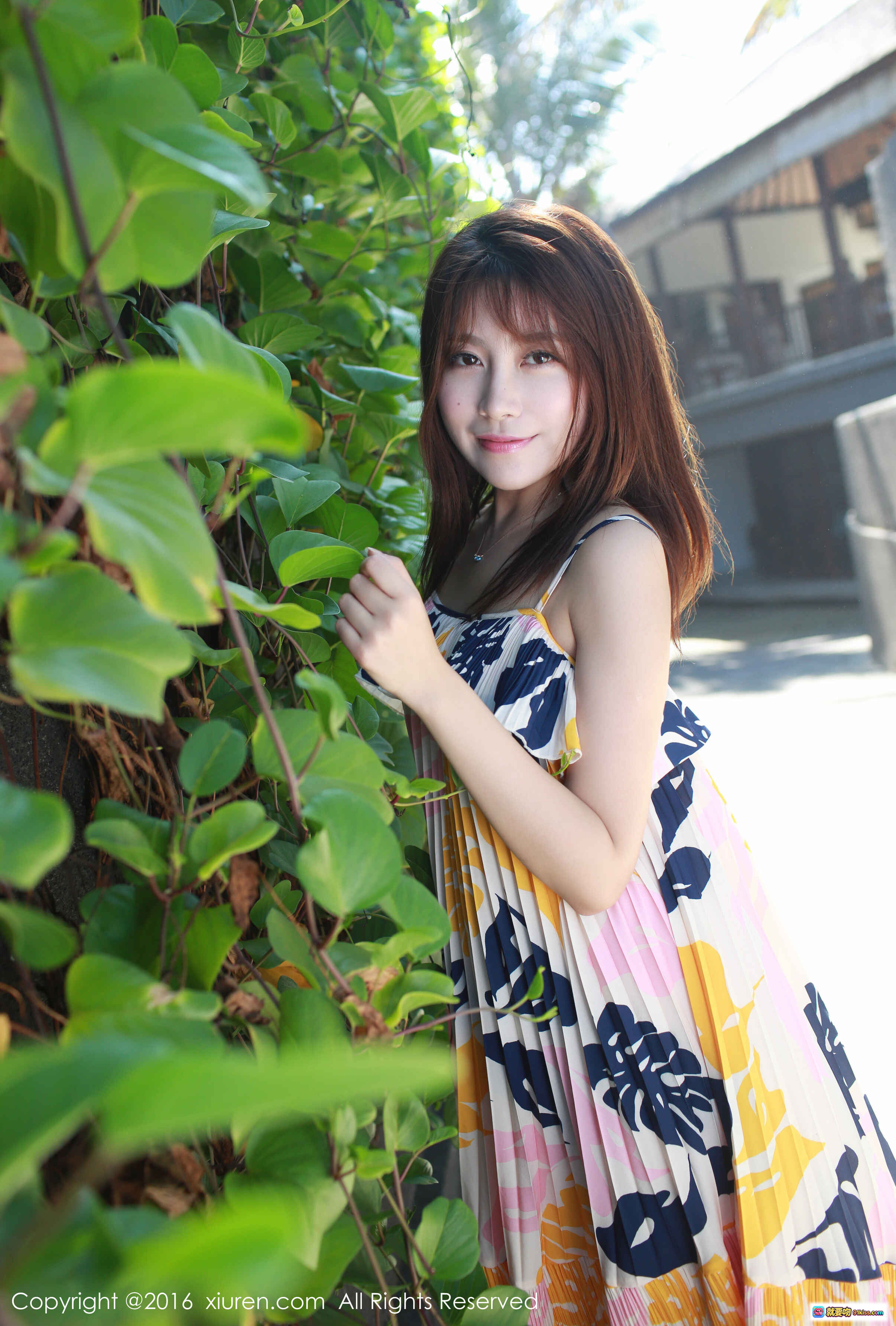 图片[8] - 许诺Sabrina黄色镂空套装户外写真 | XIUREN秀人网2016.06.15 NO.542清新自然美腿特写 - 就要吻