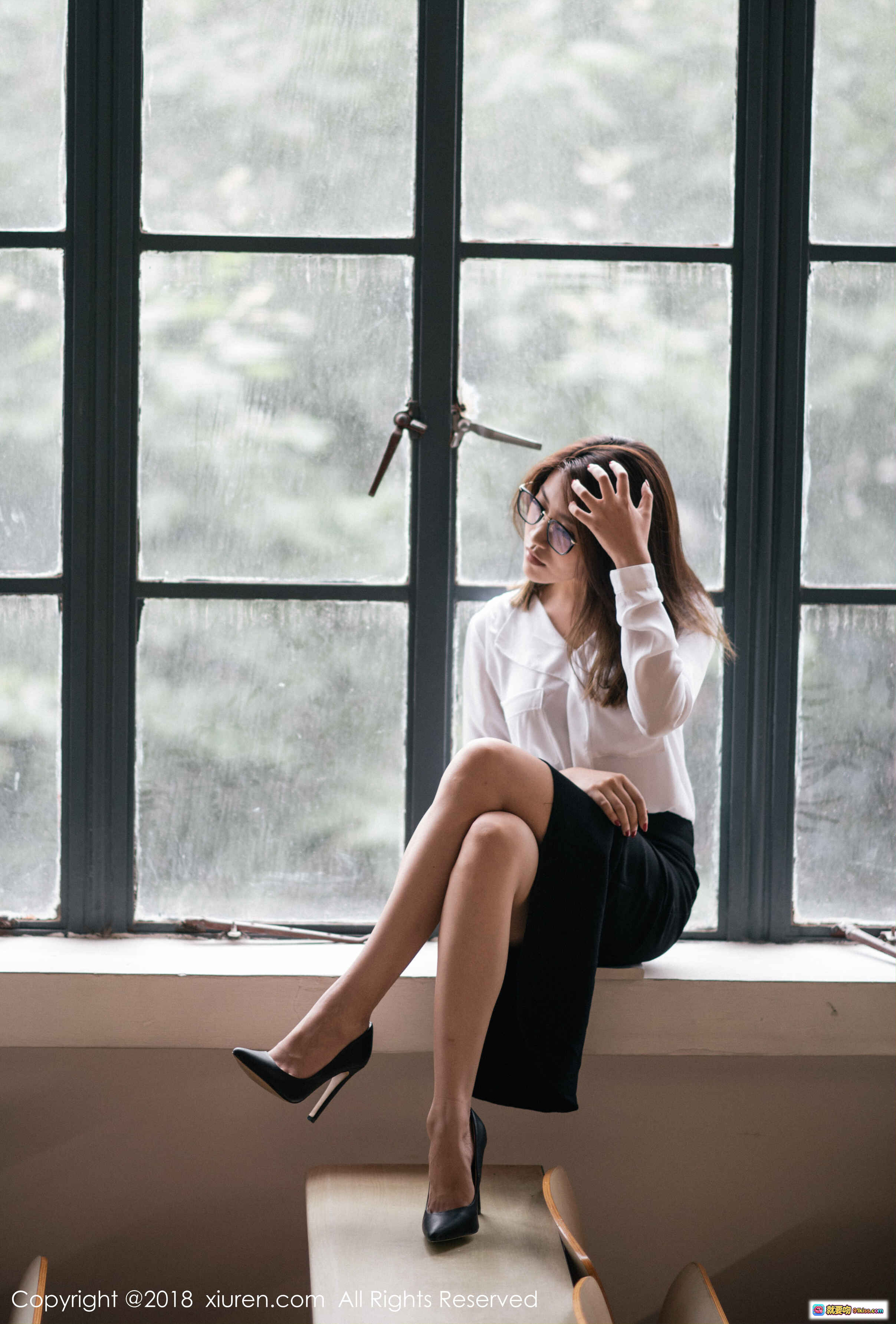 图片[6] - 许诺Sabrina教室写真｜白衬衫黑裙高跟鞋｜知性眼镜女教师风｜XIUREN秀人网2018精选 - 就要吻
