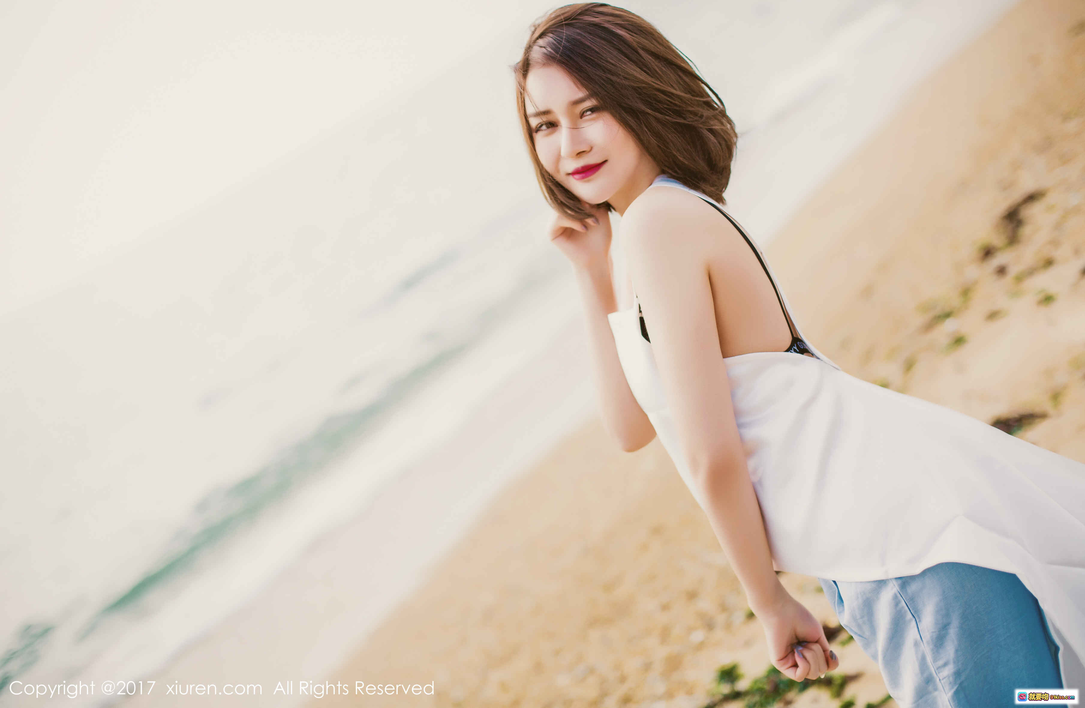 图片[1] - 廿十海边写真 | 白色吊带裙沙滩美拍 | XIUREN秀人网2017.12.25 No.879 | 48P高清图集 - 就要吻