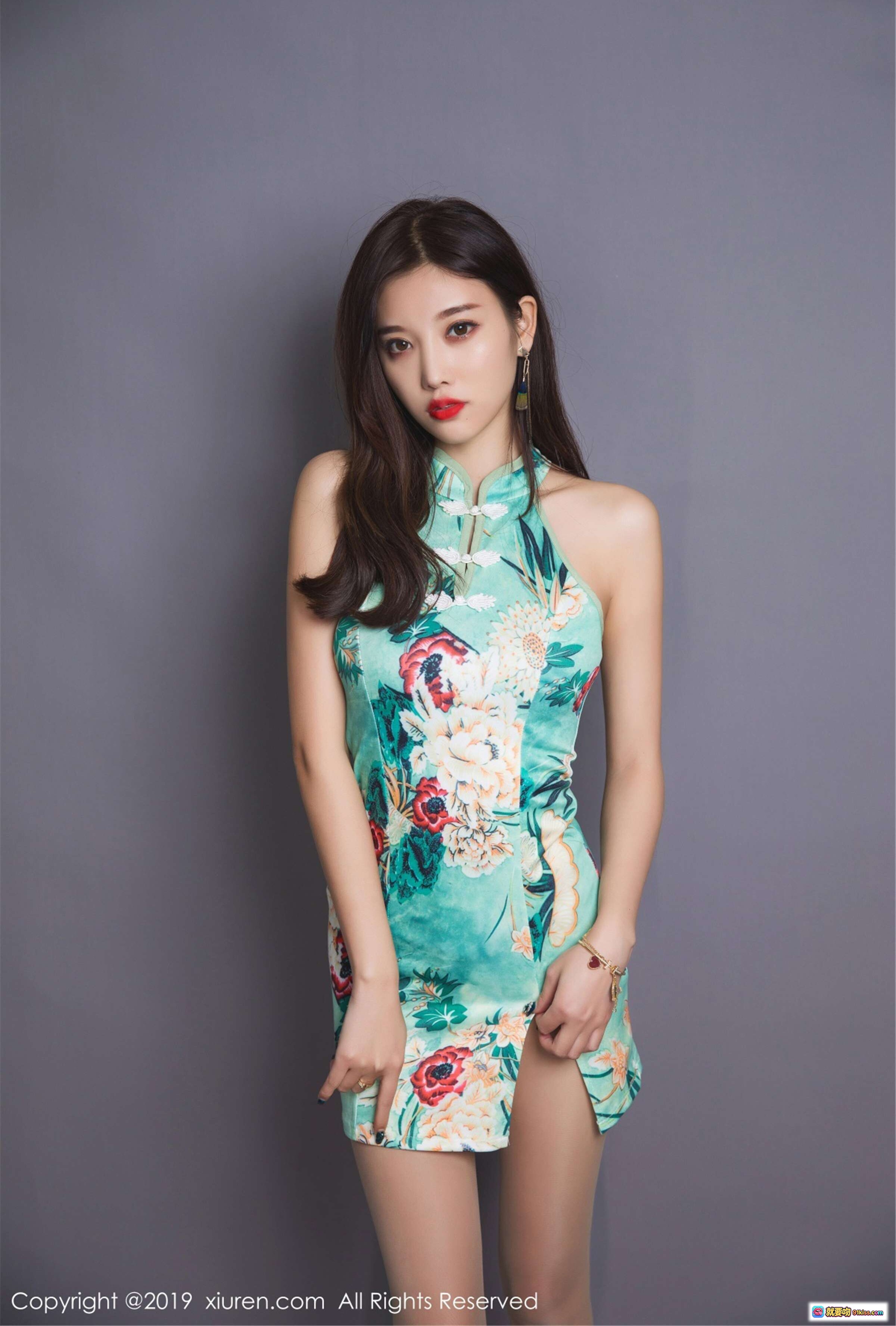图片[5] - 杨晨晨Sugar清新绿植印花连衣裙美腿写真 | XIUREN秀人网2019精选室内私房照 - 就要吻