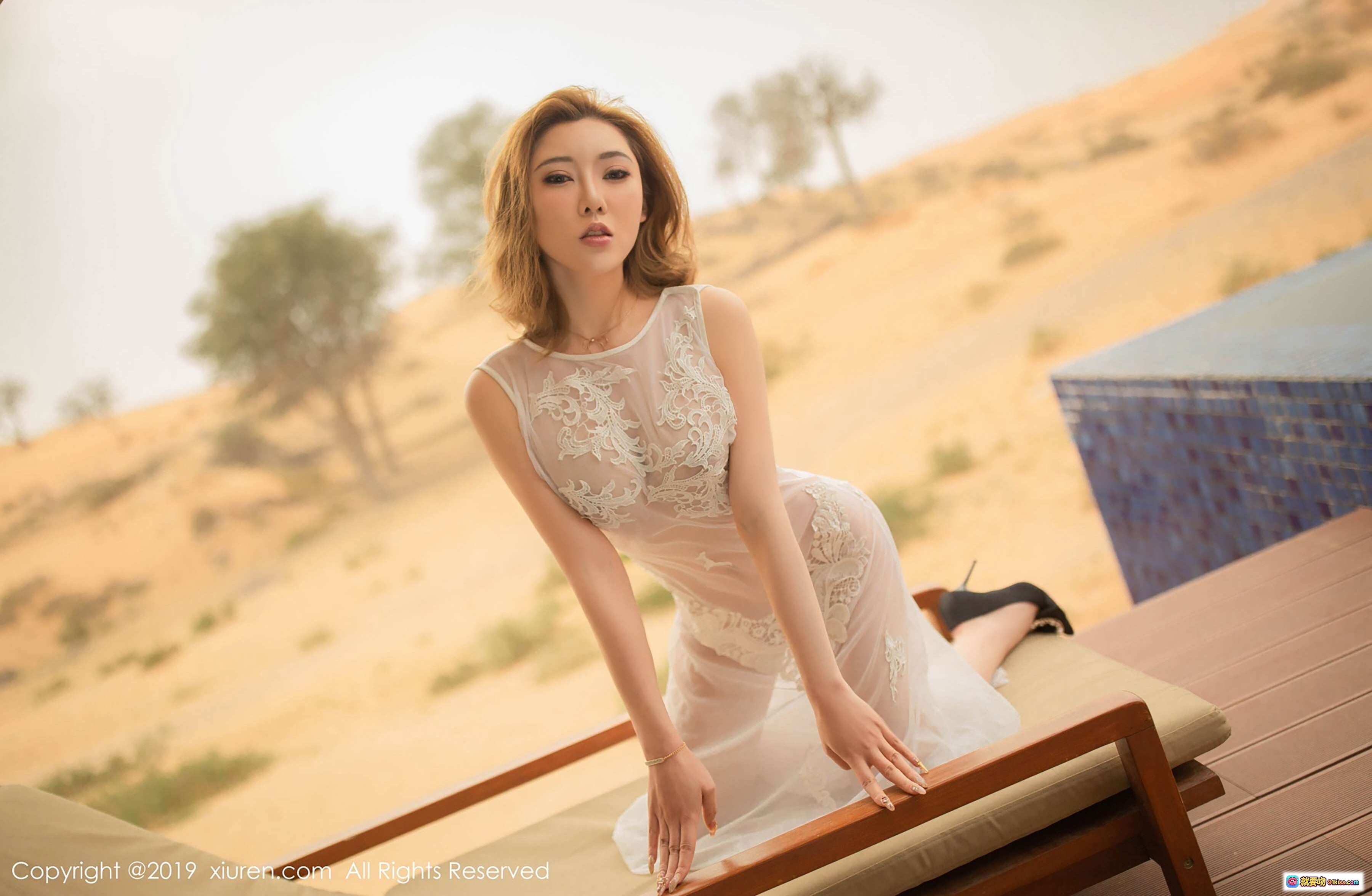 图片[5] - 萌汉药baby很酷性感写真 | XIUREN秀人网2019.04.04 No.1384 | 沙发裸背美臀私房摄影 - 就要吻