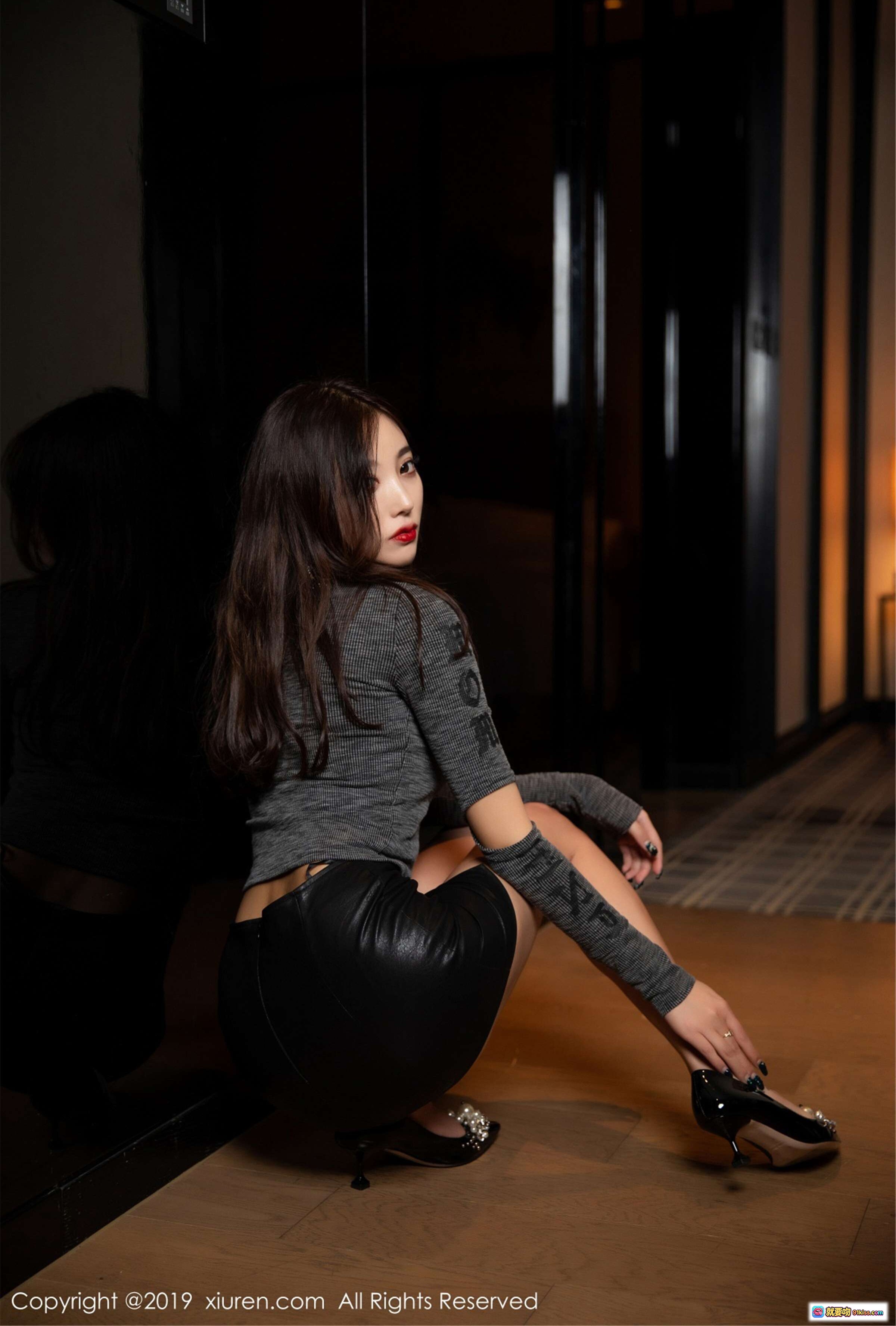 图片[7] - 杨晨晨sugar性感黑皮裙高跟美臀写真 | XIUREN秀人网2019.05.28 No.1473 - 就要吻