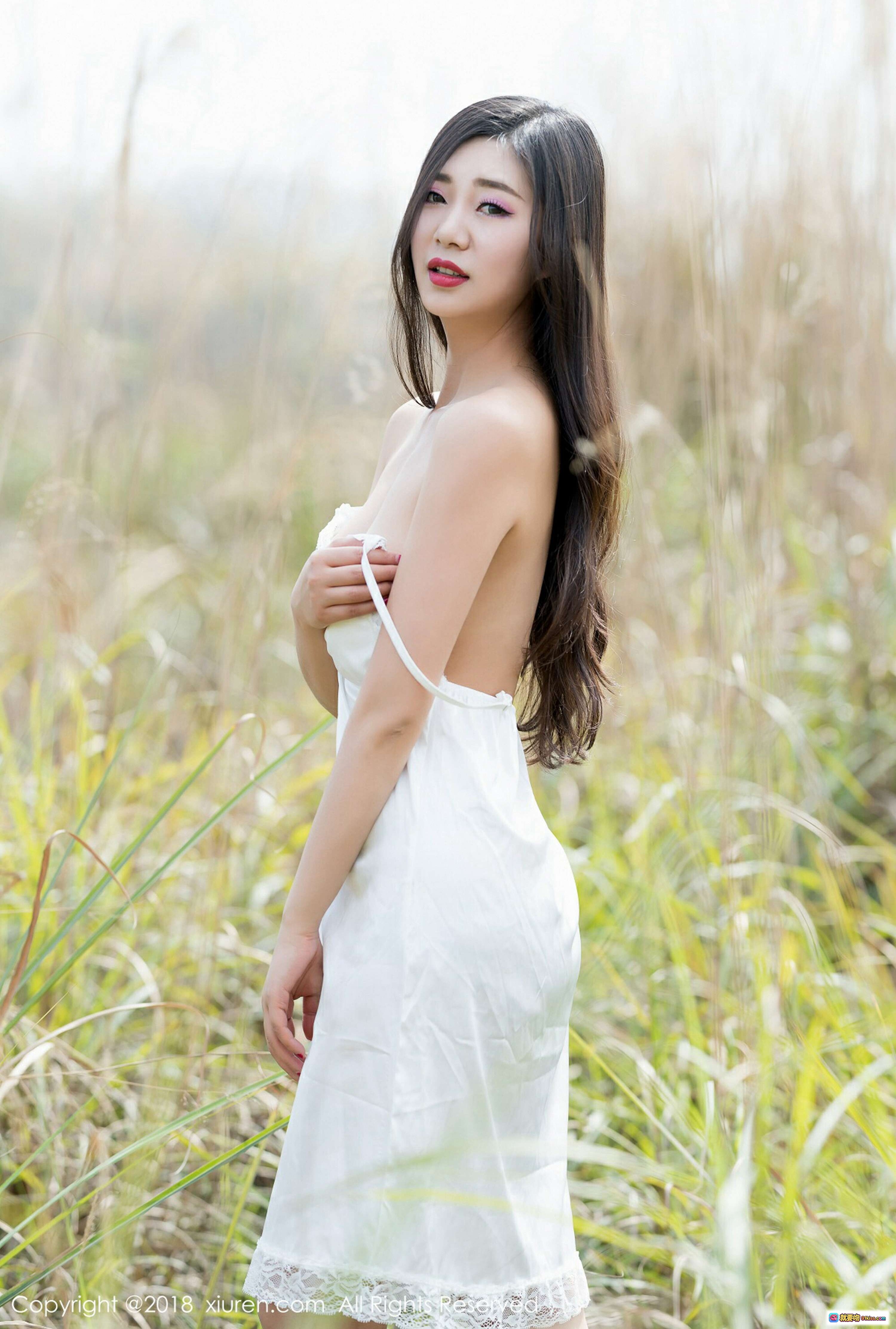 图片[8] - 宋KiKi白色蕾丝吊带裙户外写真 – 秀人网2018清新自然美女摄影 - 就要吻