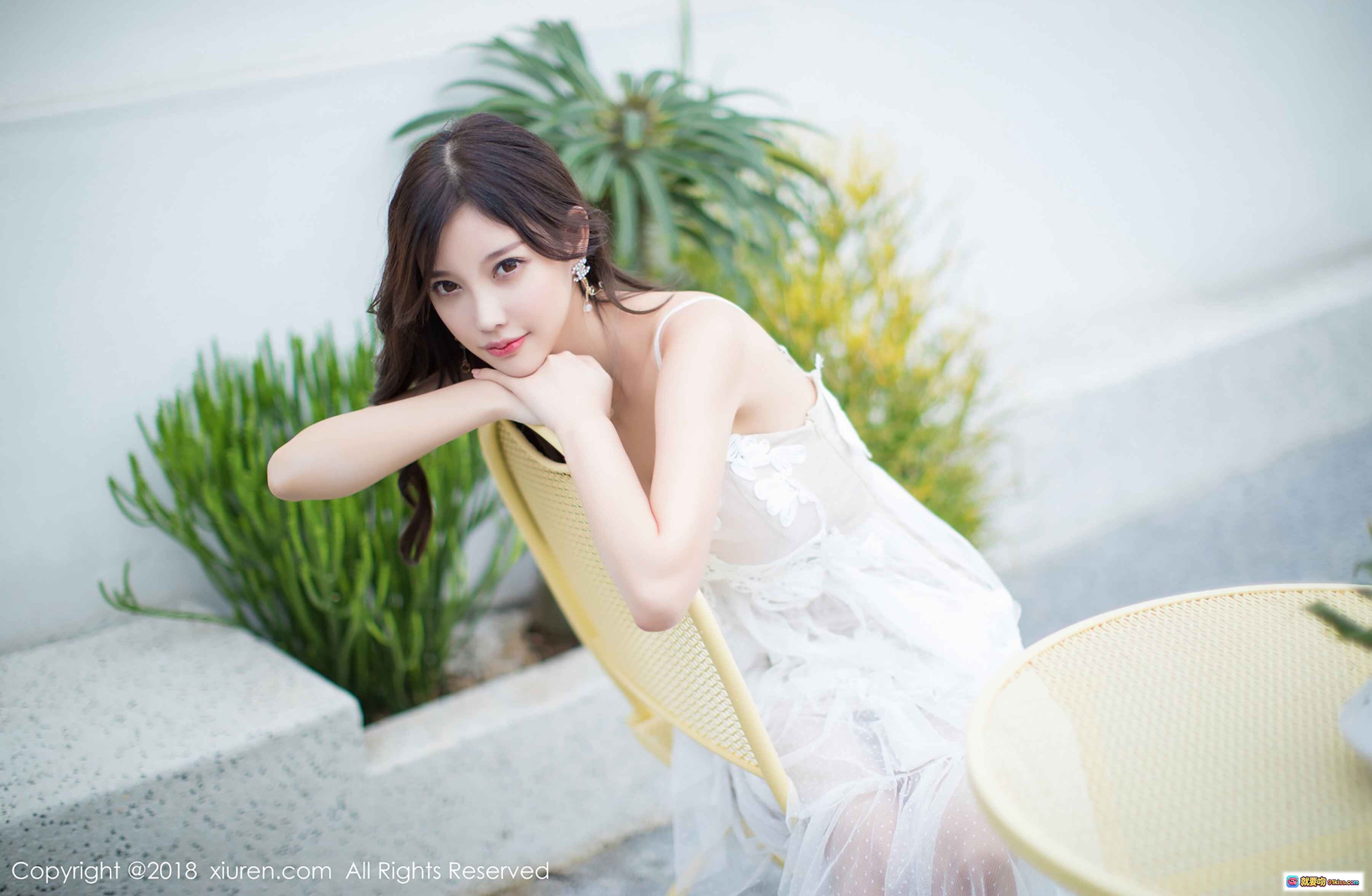 图片[5] - 杨晨晨sugar白色蕾丝吊带裙写真 | 秀人网2018高清人像摄影 | 甜美长发少女风 | 柔光背景氛围感大片 - 就要吻