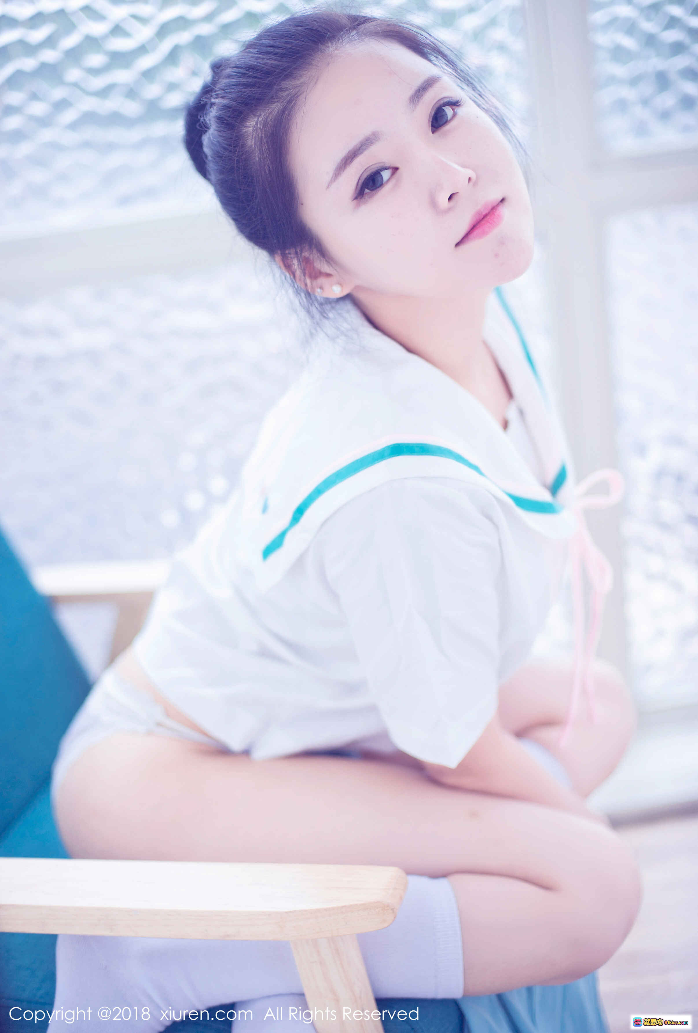 图片[4] - XIUREN秀人网2018.02.09 No.932 红气球 美女深V蓝色连体衣 室内写真 优雅坐姿 高清摄影 49P113MB - 就要吻