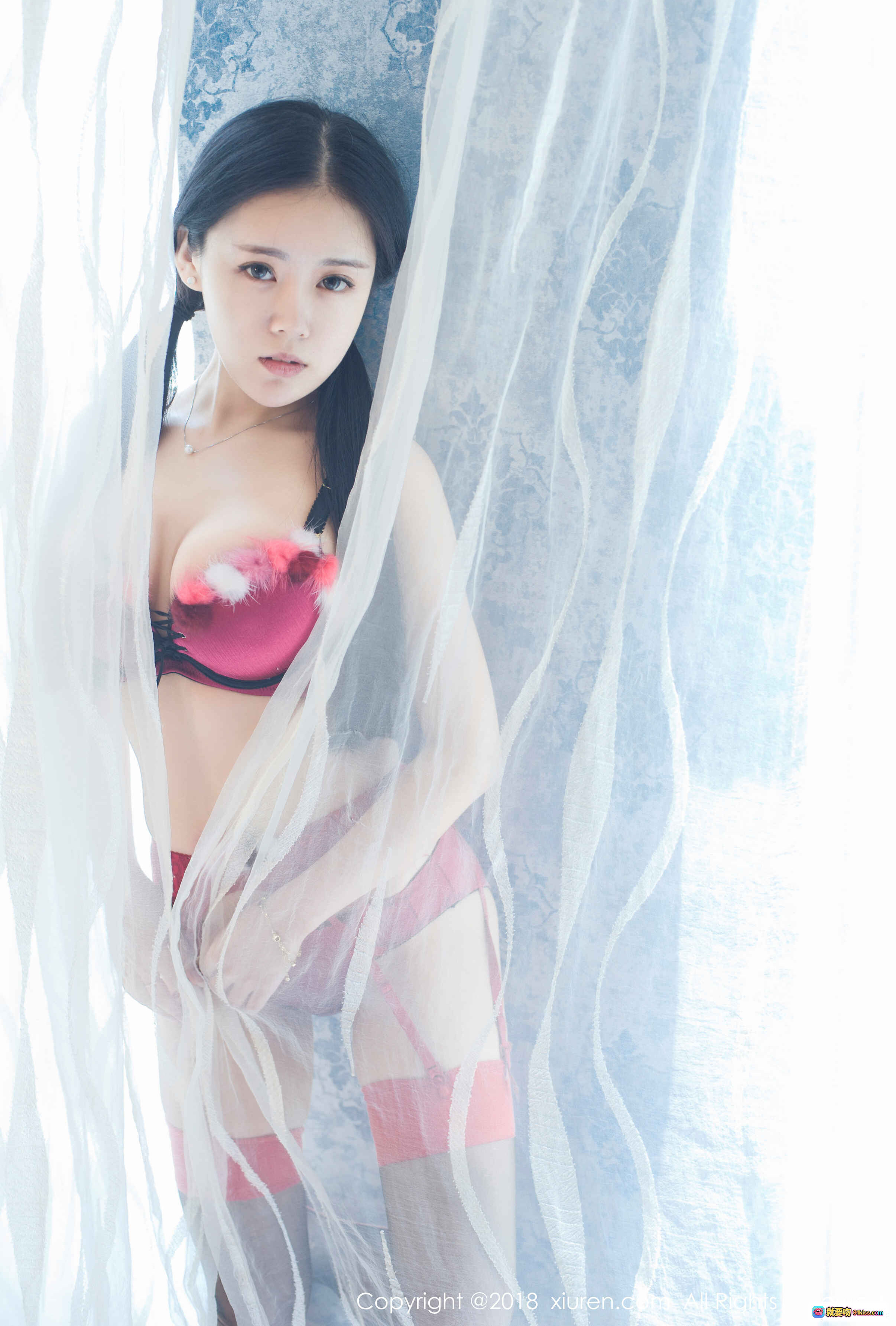 图片[10] - XIUREN秀人网2018.02.09 No.932 红气球 美女深V蓝色连体衣 室内写真 优雅坐姿 高清摄影 49P113MB - 就要吻