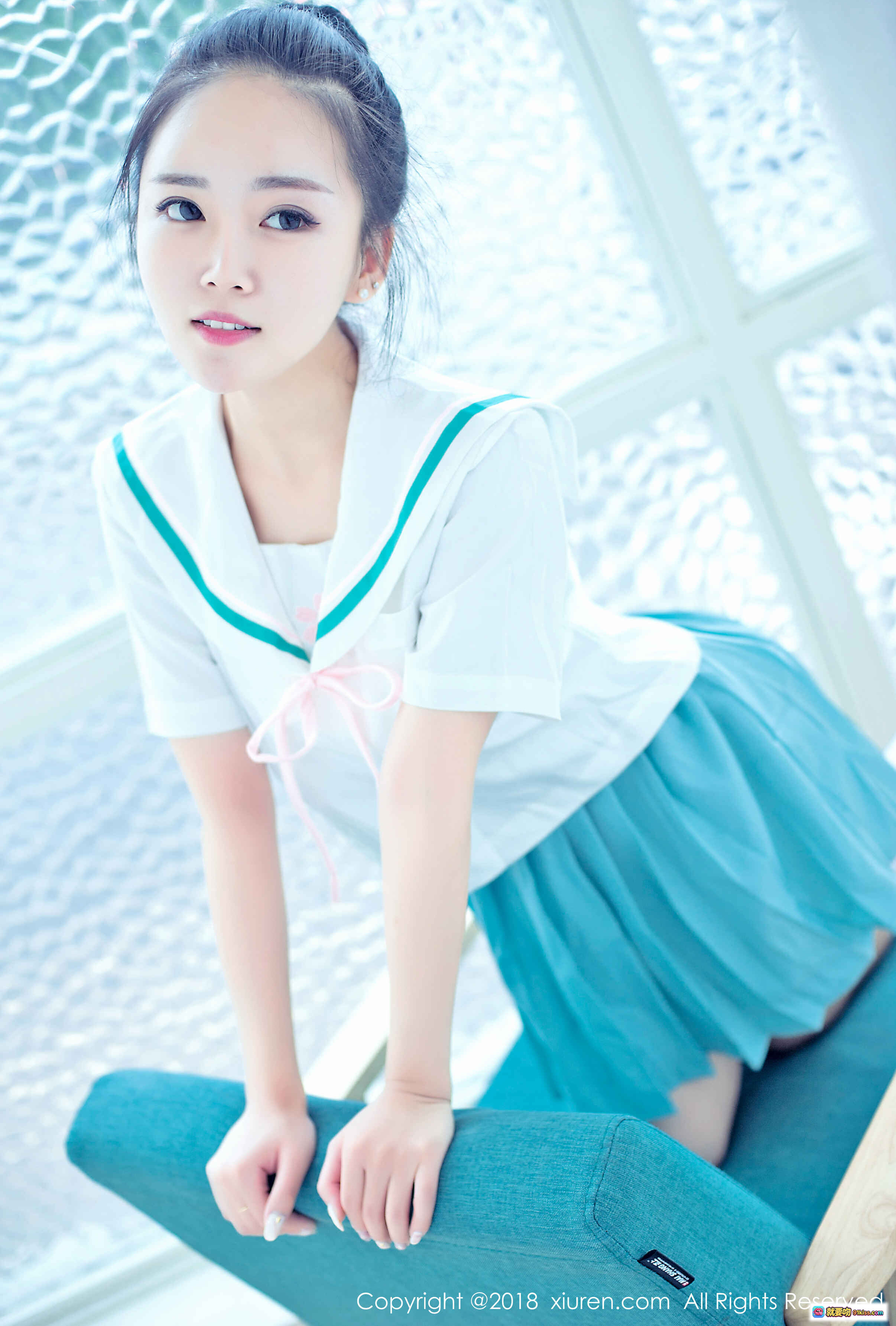 图片[8] - XIUREN秀人网2018.02.09 No.932 红气球 美女深V蓝色连体衣 室内写真 优雅坐姿 高清摄影 49P113MB - 就要吻