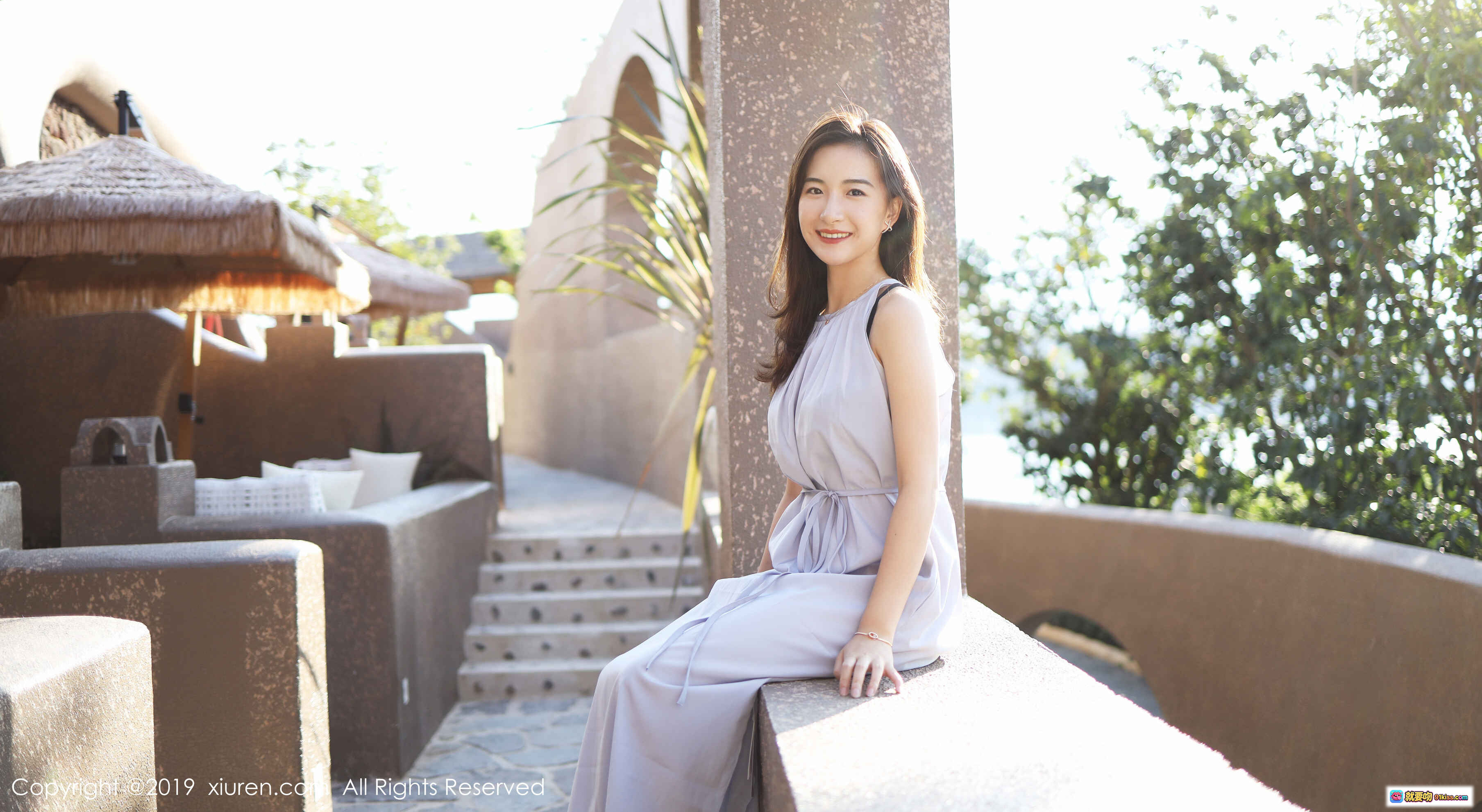 图片[7] - 艺儿拿铁优雅微笑写真 | 灰色无袖连衣裙户外坐姿 | XIUREN秀人网2019高清人像摄影 - 就要吻