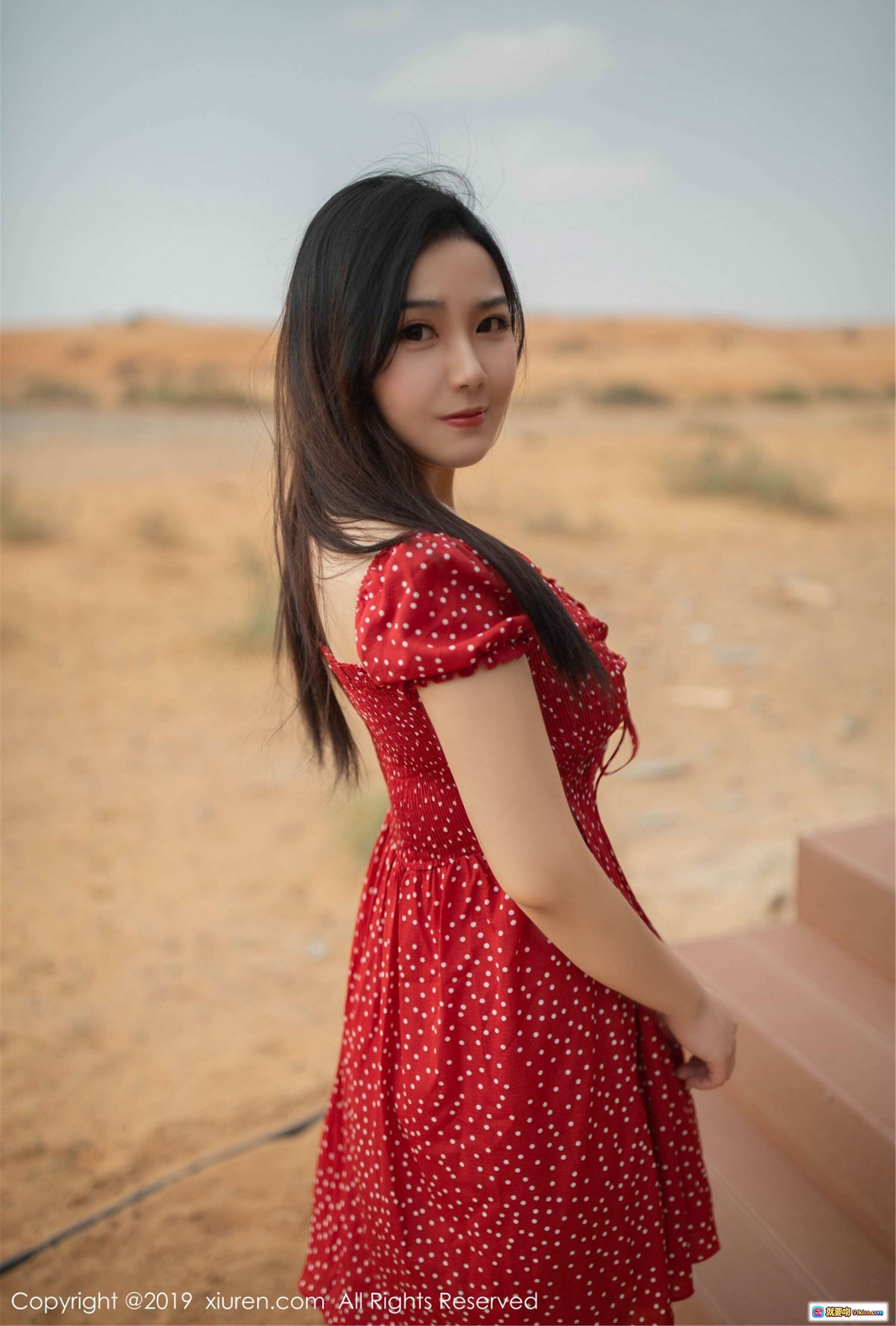 图片[1] - 徐微微mia沙漠红裙波点连衣裙写真 – XIUREN秀人网2019.04.09 No.1388高清美图 - 就要吻