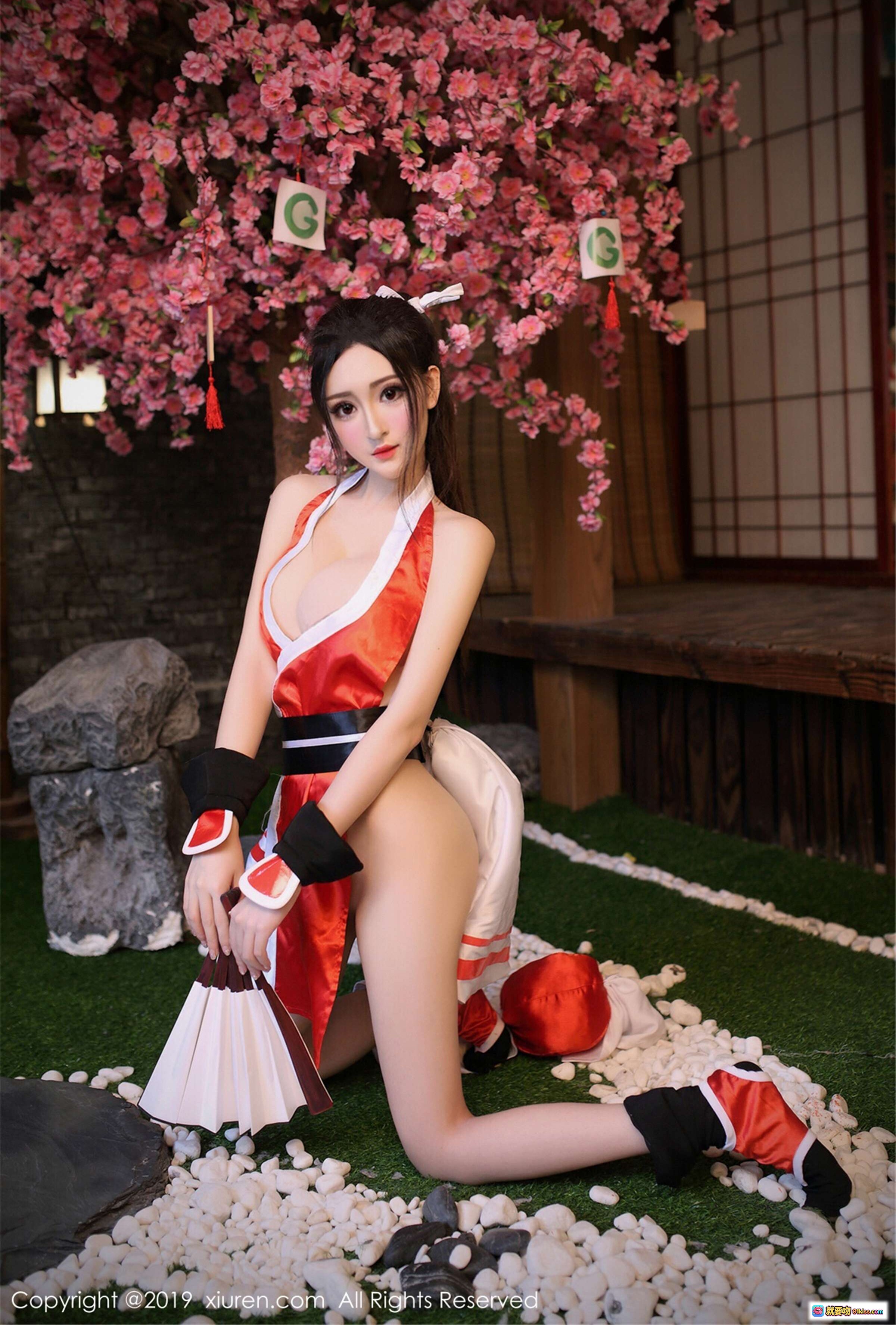 图片[10] - 沈梦瑶和风写真｜红白战衣持扇坐庭院｜樱花竹影日式庭院美拍｜秀人网No.1454高清图集 - 就要吻