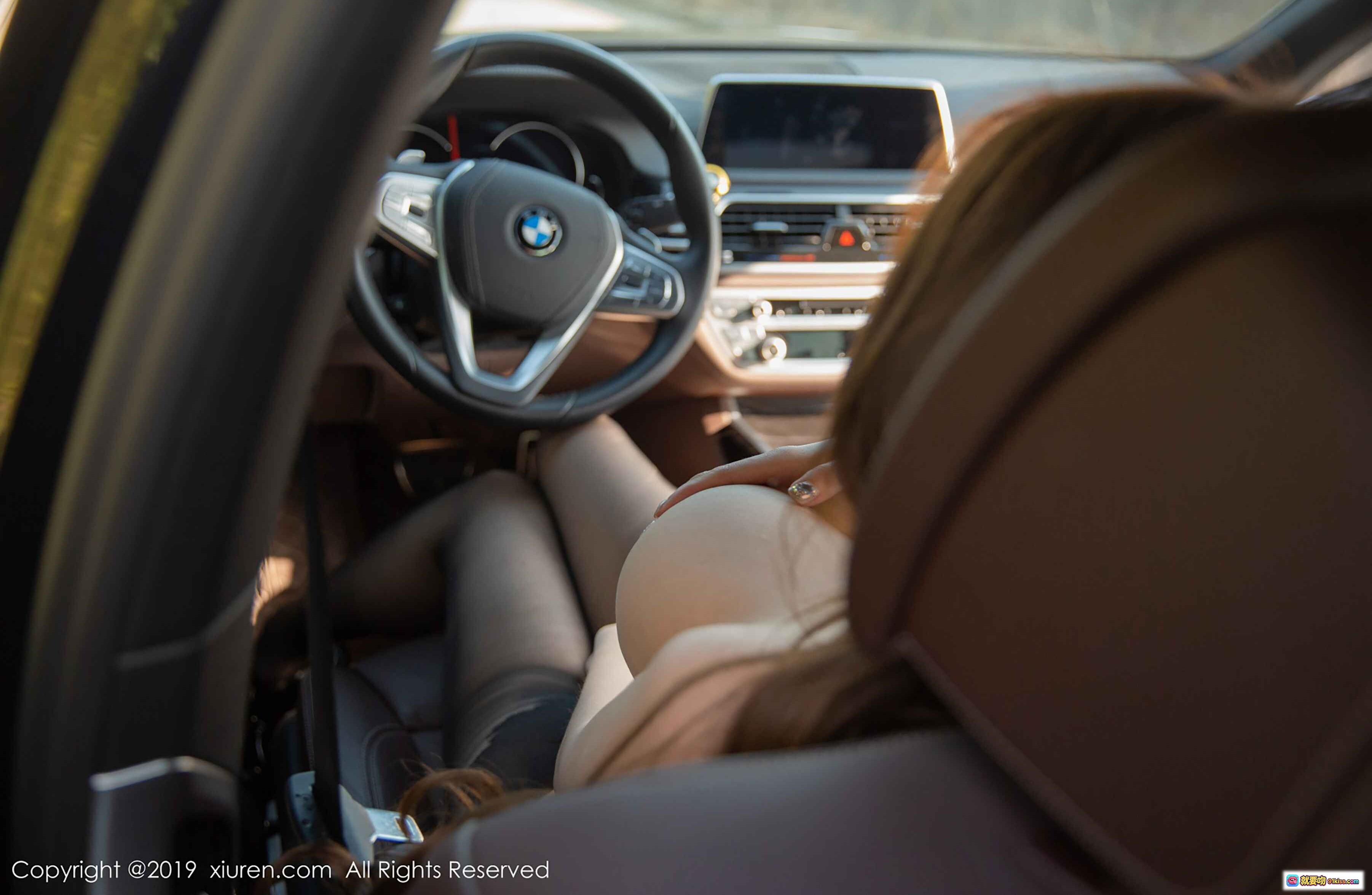 图片[7] - XIUREN秀人网2019.01.11 No.1309 Egg尤妮丝车内私房写真 美女裸露性感姿态 自然光氛围感 高清摄影图集 - 就要吻