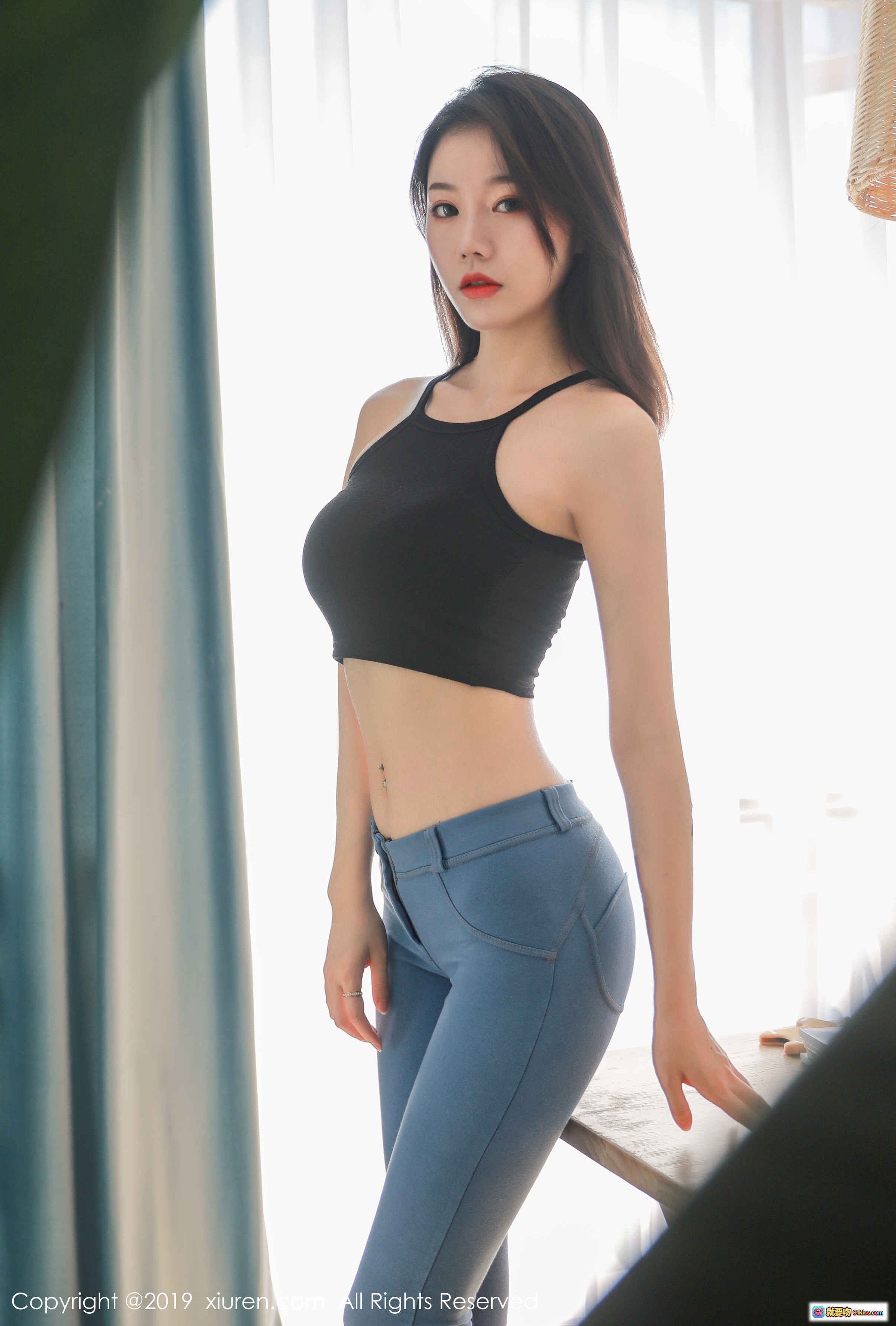 图片[7] - XIUREN秀人网2019.09.26 No.1698 YUNDUOER 蓝色紧身牛仔裤美臀背影写真 高跟鞋室内自然光摄影 - 就要吻