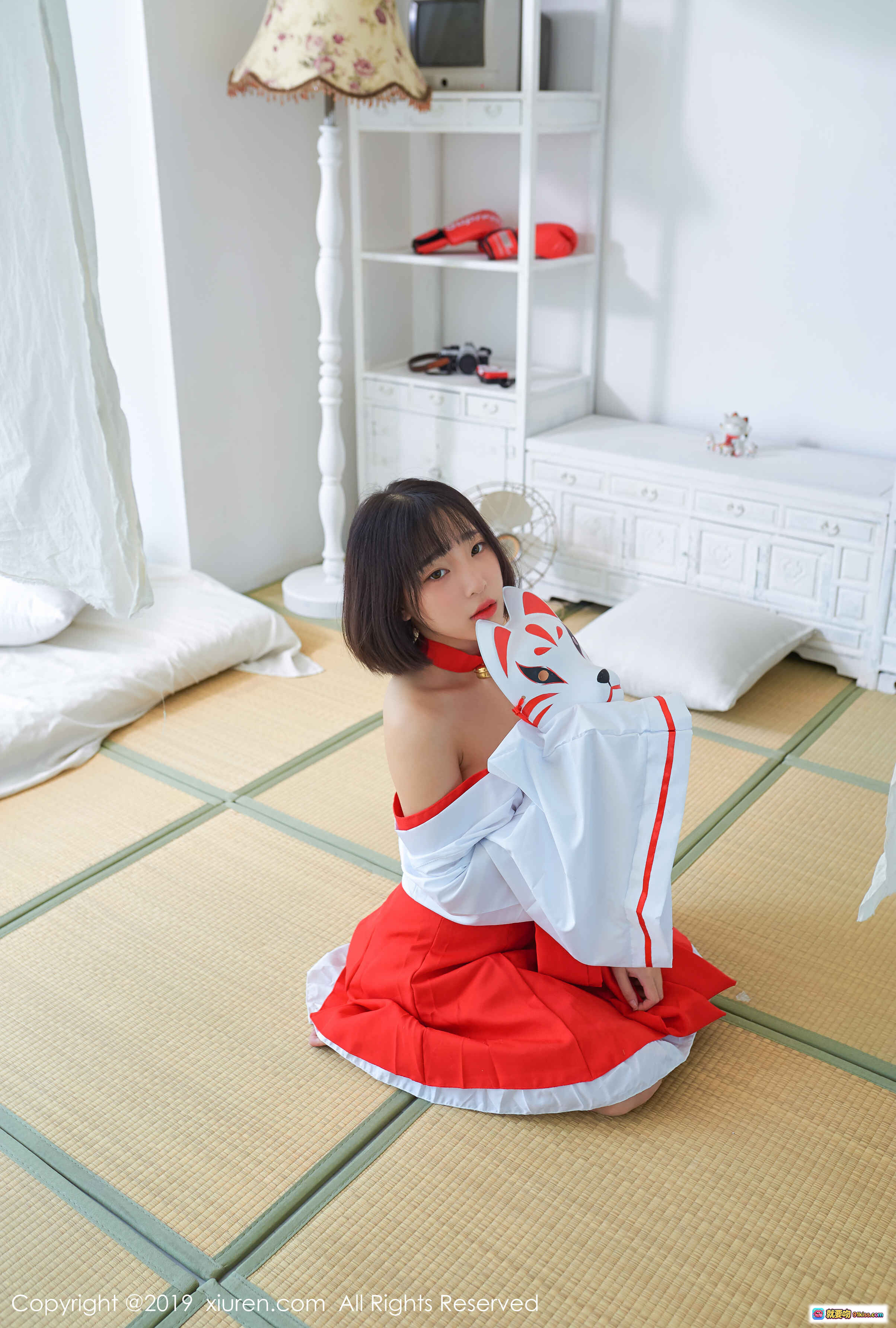 图片[8] - 卿卿cos女仆装写真 | 红白制服+猫耳帽 | 秀人网2019.09.29 NO.1702 | 日系榻榻米场景 | 69P高清图集 - 就要吻