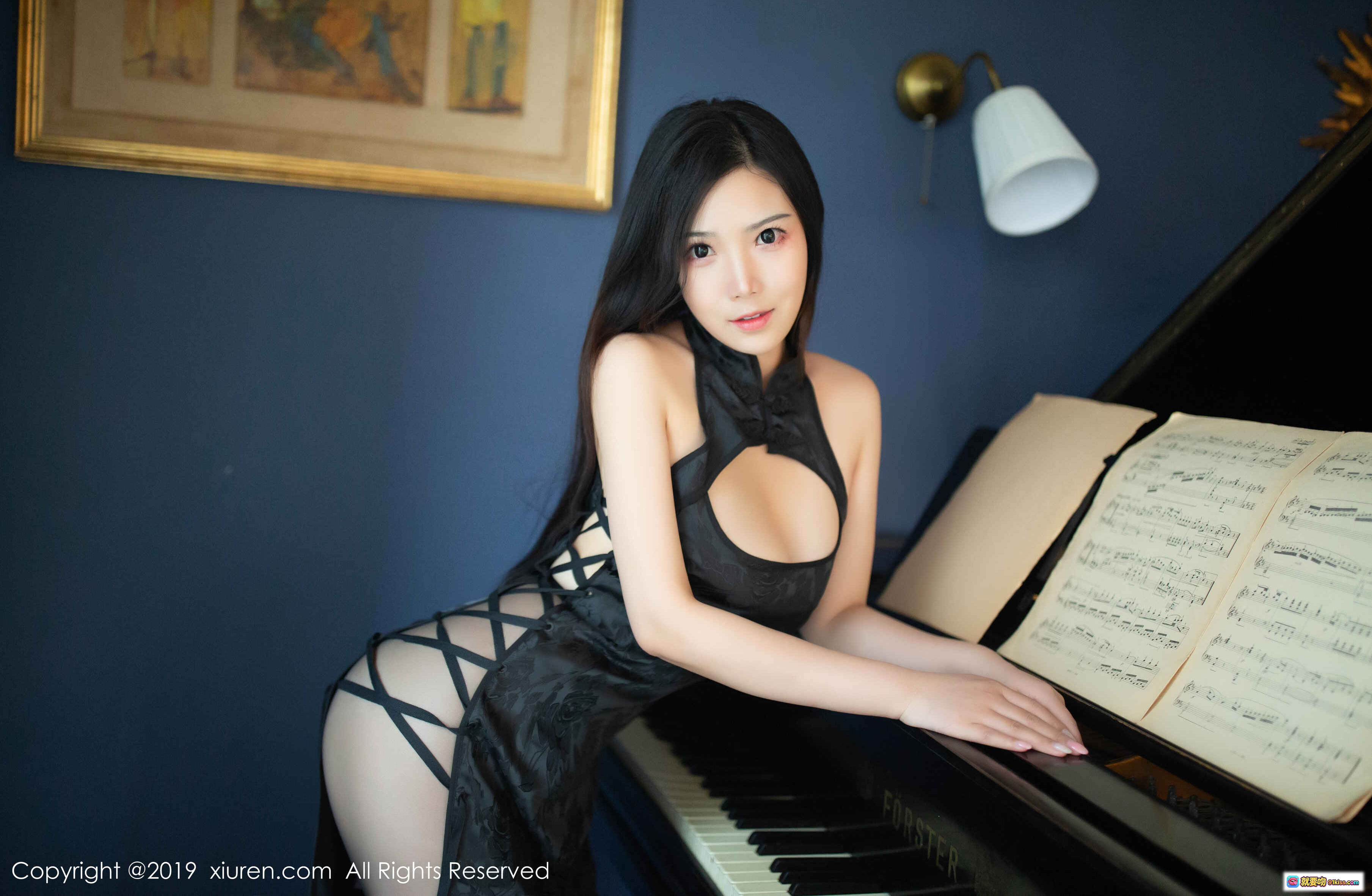 图片[1] - 徐微微mia钢琴写真｜黑色镂空礼服｜优雅性感｜室内艺术摄影｜秀人网2019精选 - 就要吻