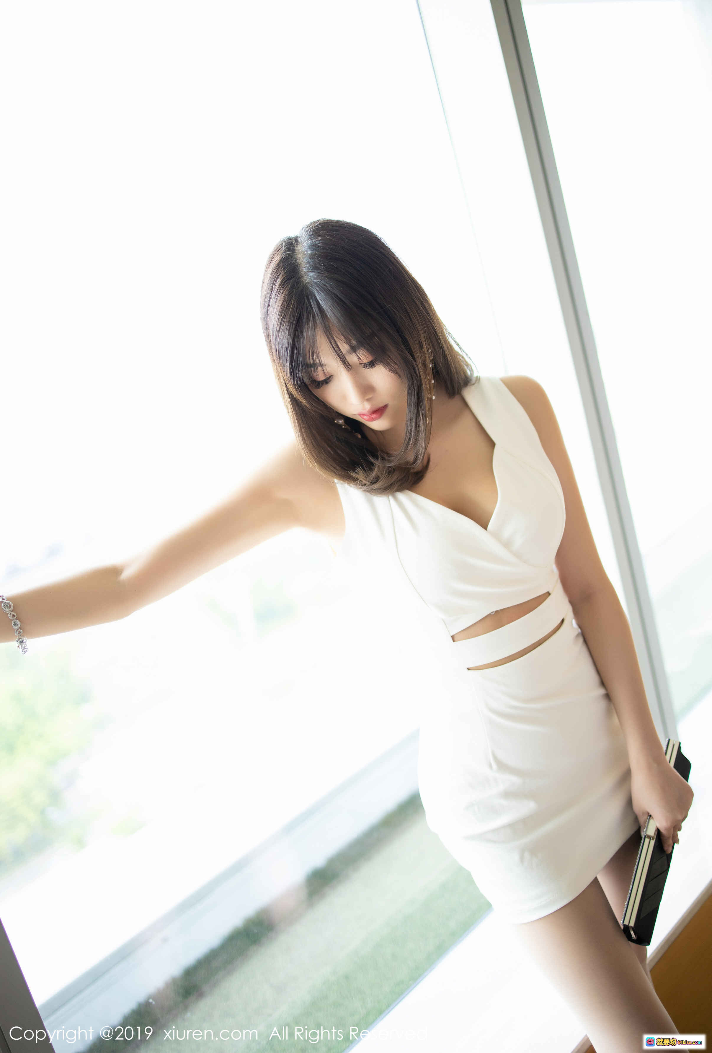 图片[7] - 杨晨晨Sugar白色深V连衣裙性感写真 – XIUREN秀人网2019.09.24 No.1695高清美图 - 就要吻