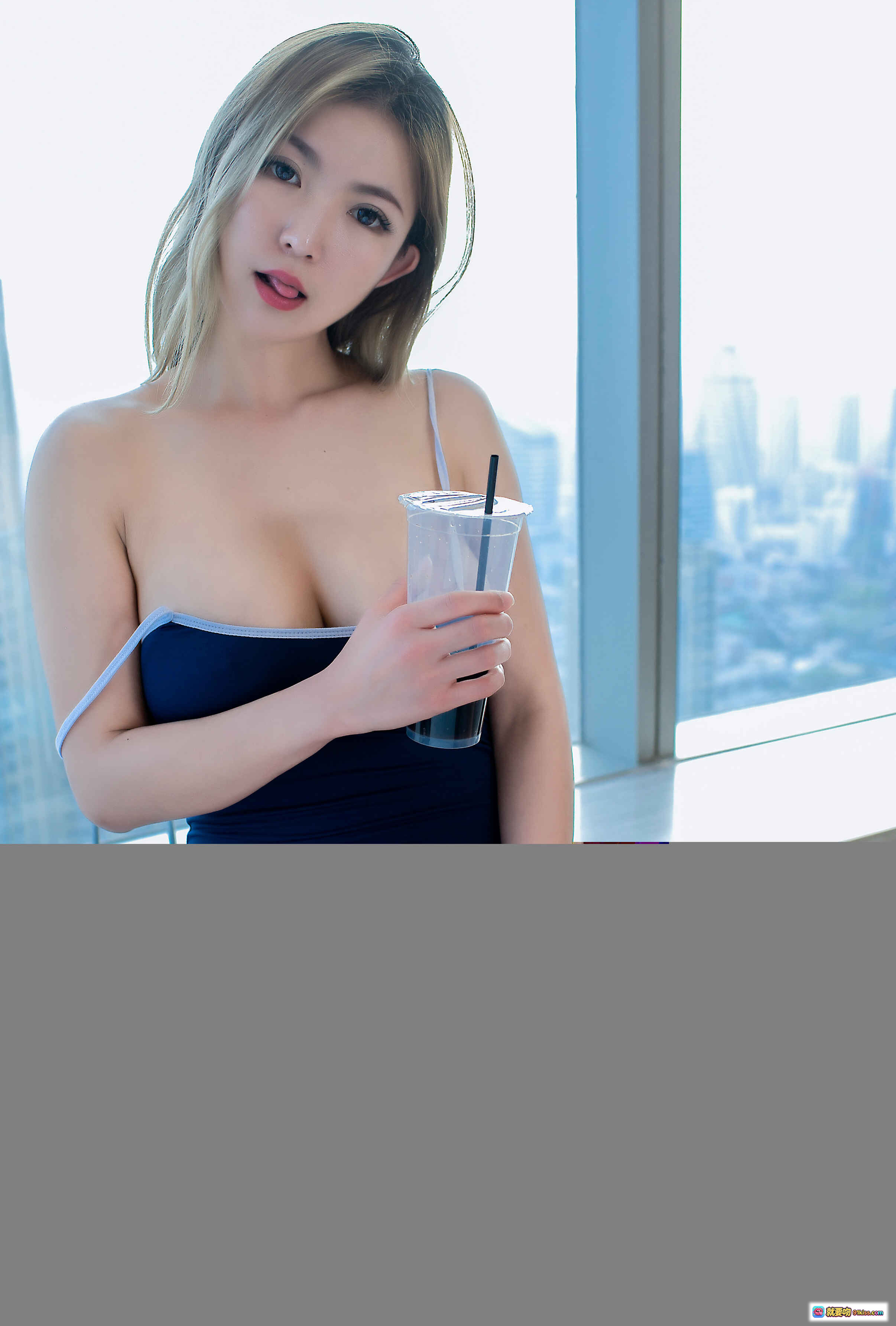 图片[7] - 考拉koala性感写真 | XIUREN秀人网2019.08.07 No.1601 | 蓝色饮品窗边私房美拍 | 金发少女居家诱惑风 - 就要吻