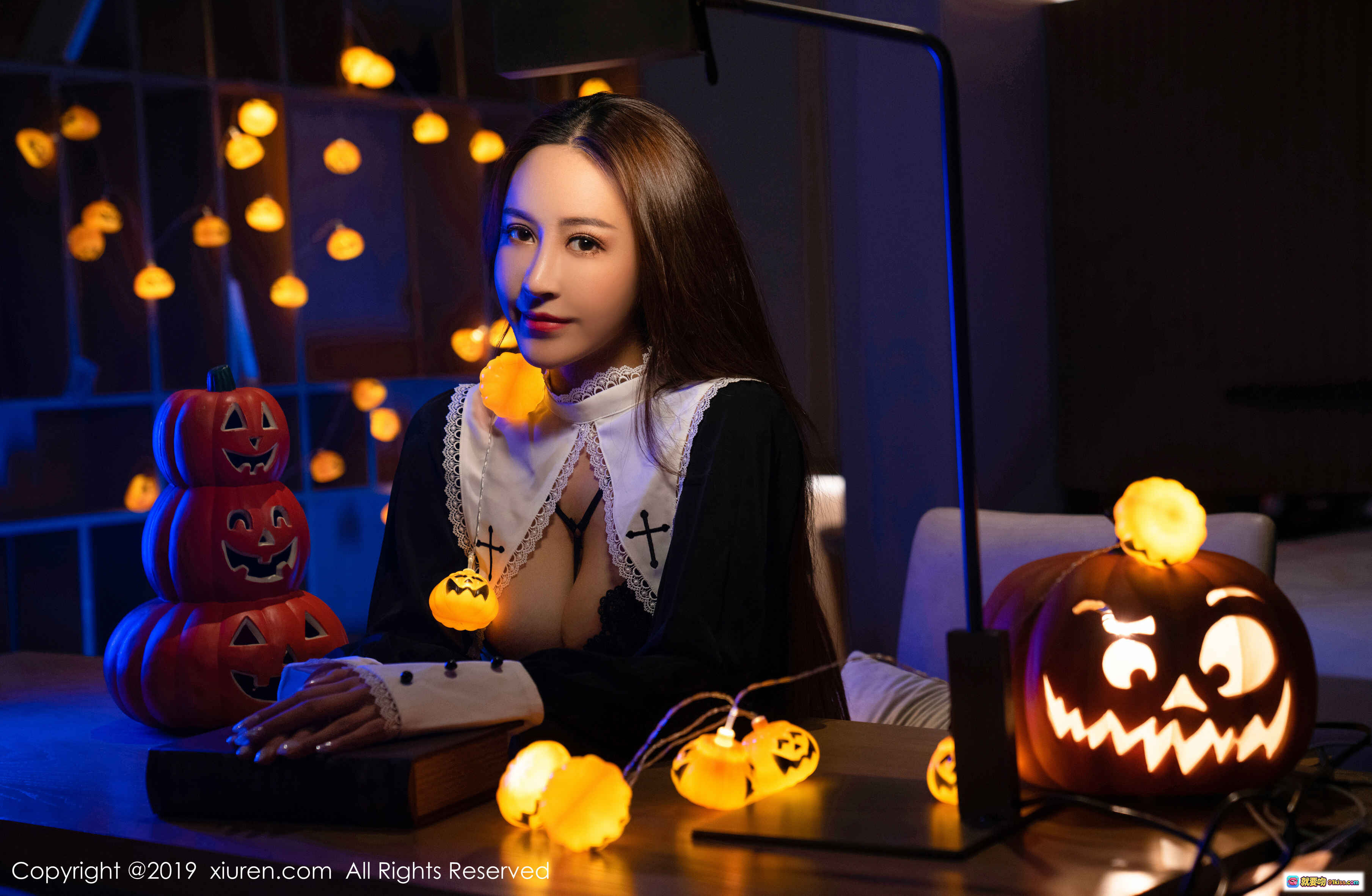 周井空万圣节主题写真 | 黑白女仆装南瓜灯氛围感 | XIUREN秀人网2019精选高清图集 - 就要吻