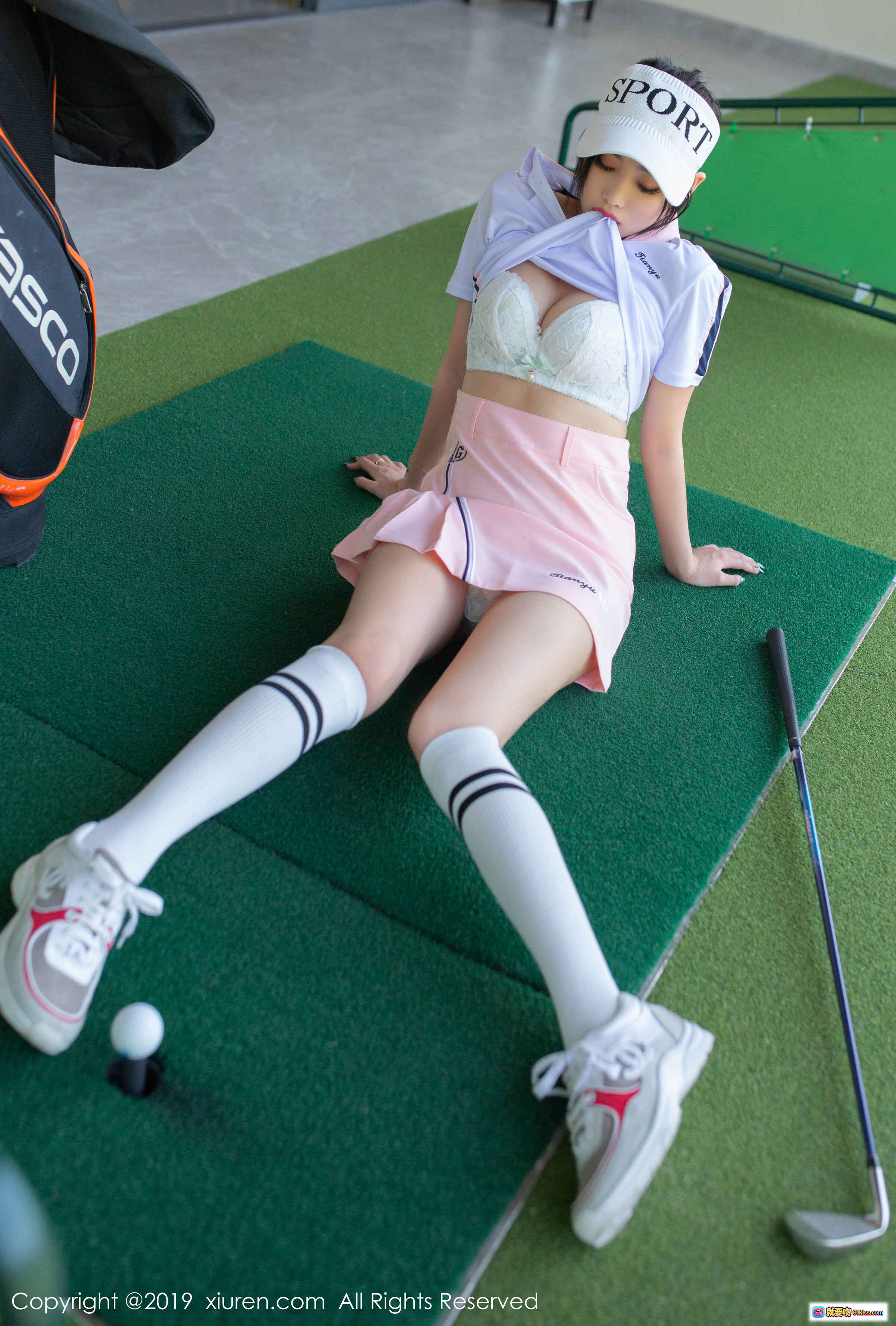 图片[9] - 杨晨晨sugar高尔夫写真 | 白色运动帽+粉色短裙+长筒袜 | 秀人网2019.12.23 No.1874 | 高清70P性感美拍 - 就要吻