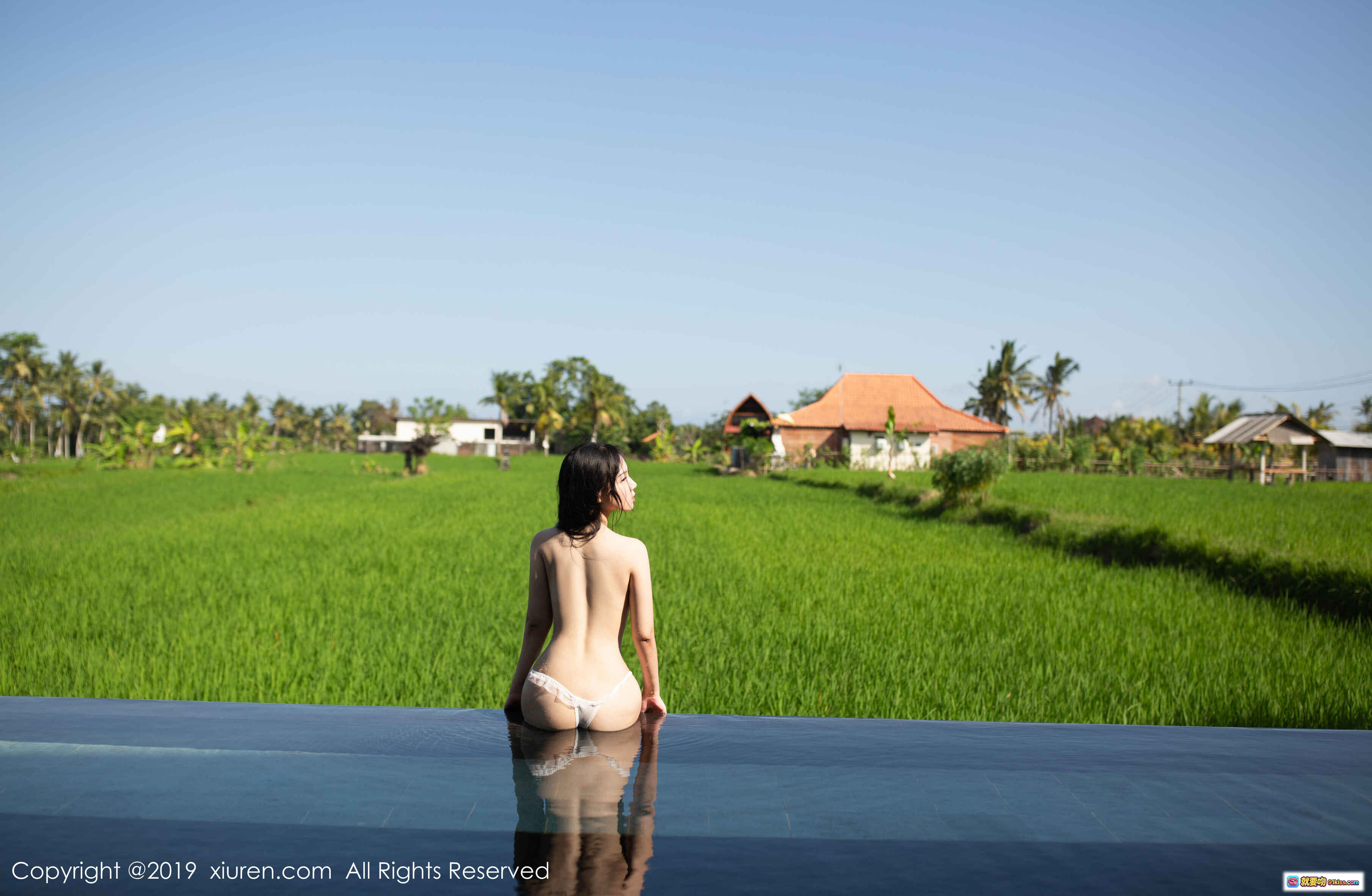 图片[2] - 徐微微泳池写真 | 白色波点比基尼 | 水边慵懒躺姿 | 秀人网No.1615高清美图 - 就要吻