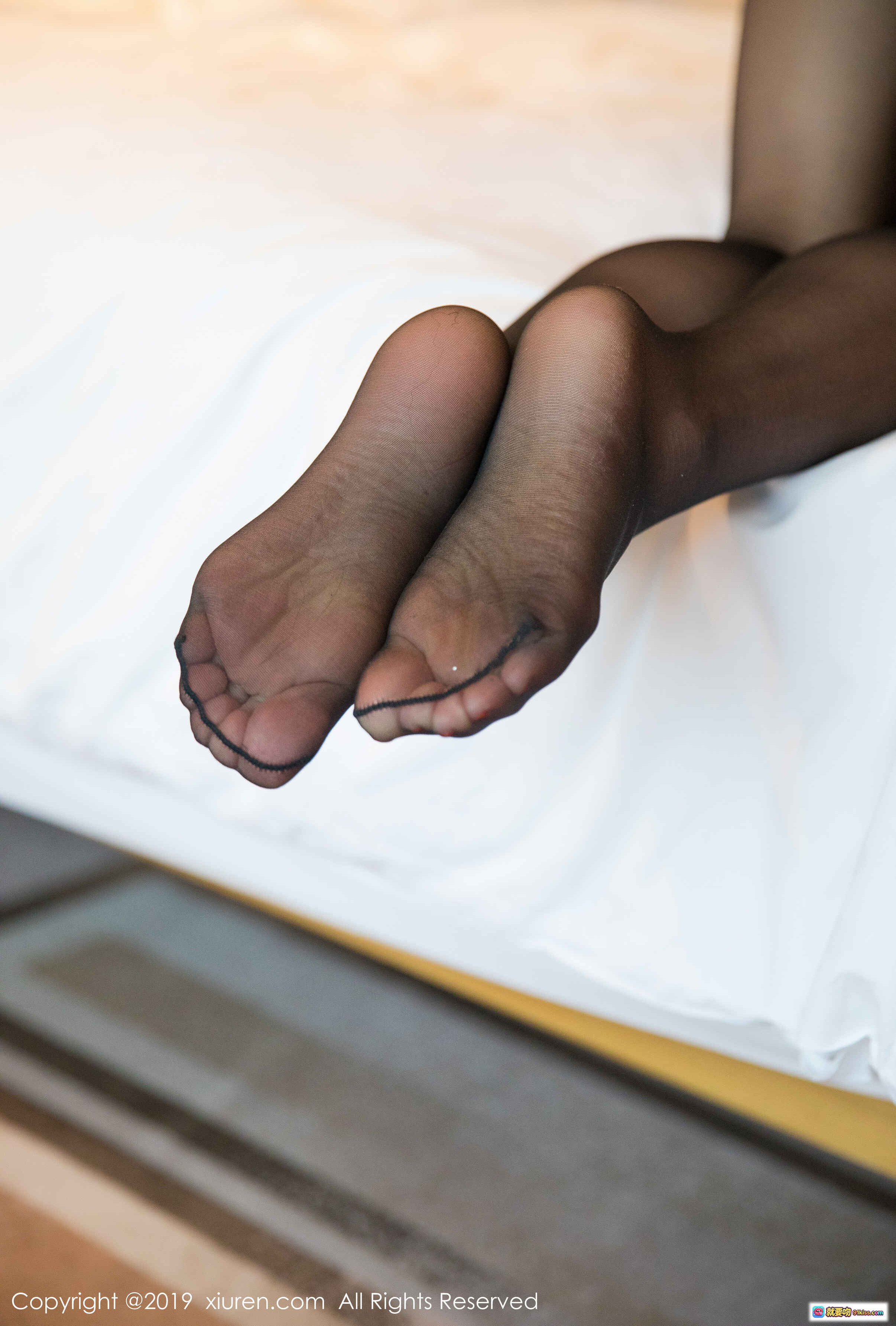 图片[2] - 周于希Sandy蓝色镂空上衣黑丝美腿高跟鞋写真_秀人网2019精选私房照 - 就要吻