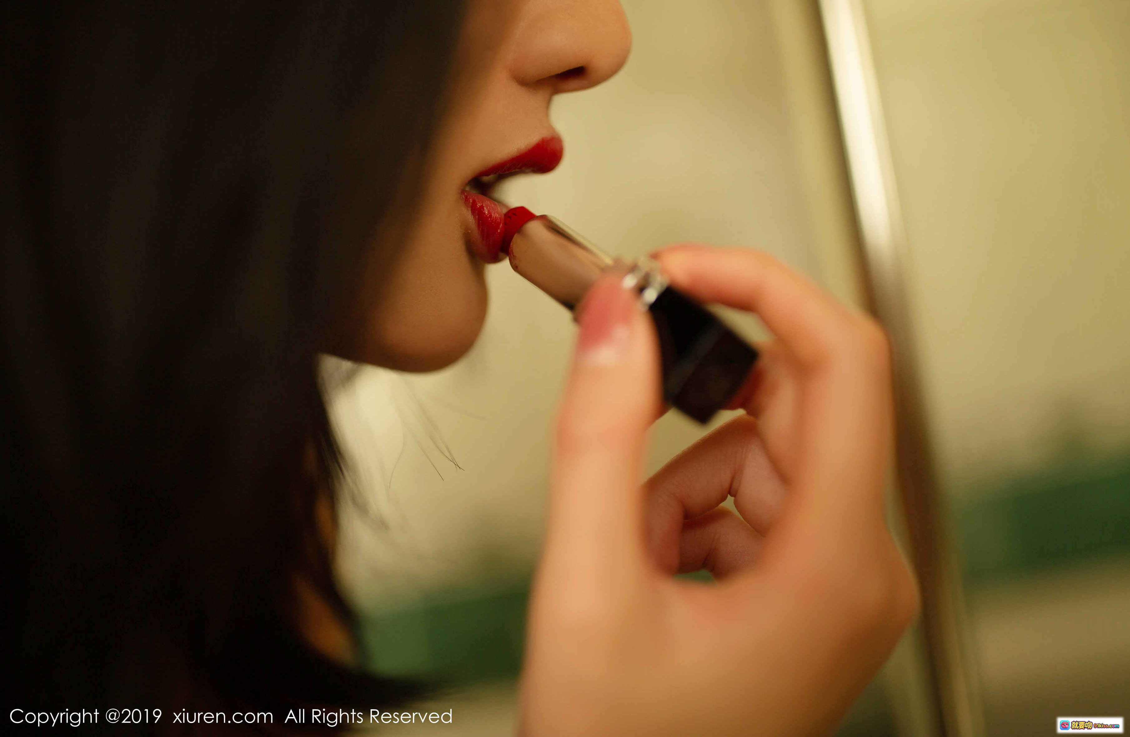 图片[10] - 阿朱性感黑丝美腿躺卧绿沙发 手持手机私房写真 XIUREN秀人网2019.11.29 No.1815 - 就要吻