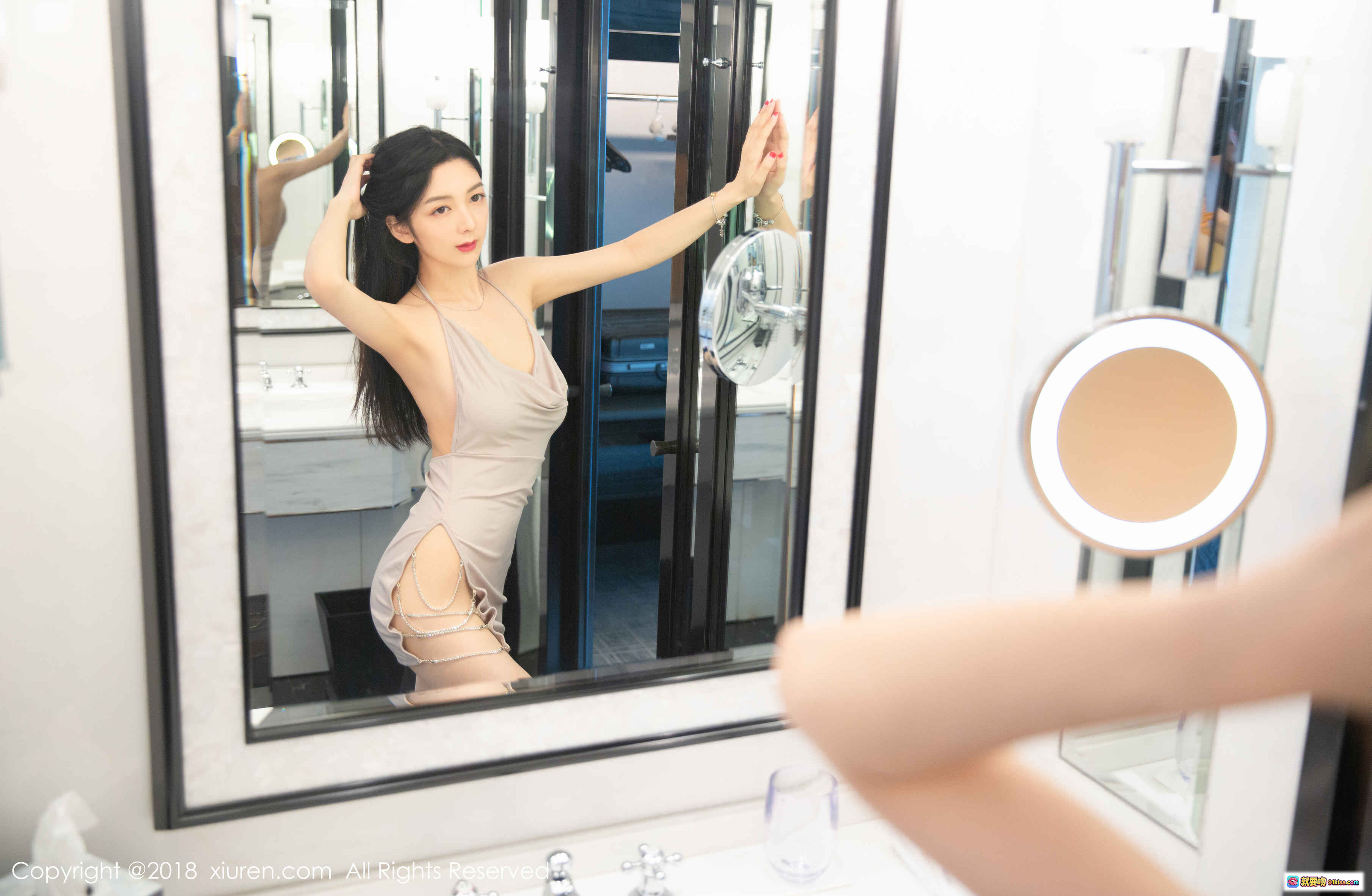 图片[10] - Angela小热巴性感写真 | 优雅挂脖连衣裙+侧开衩设计+珠链装饰 | 秀人网2018精选私房照 - 就要吻