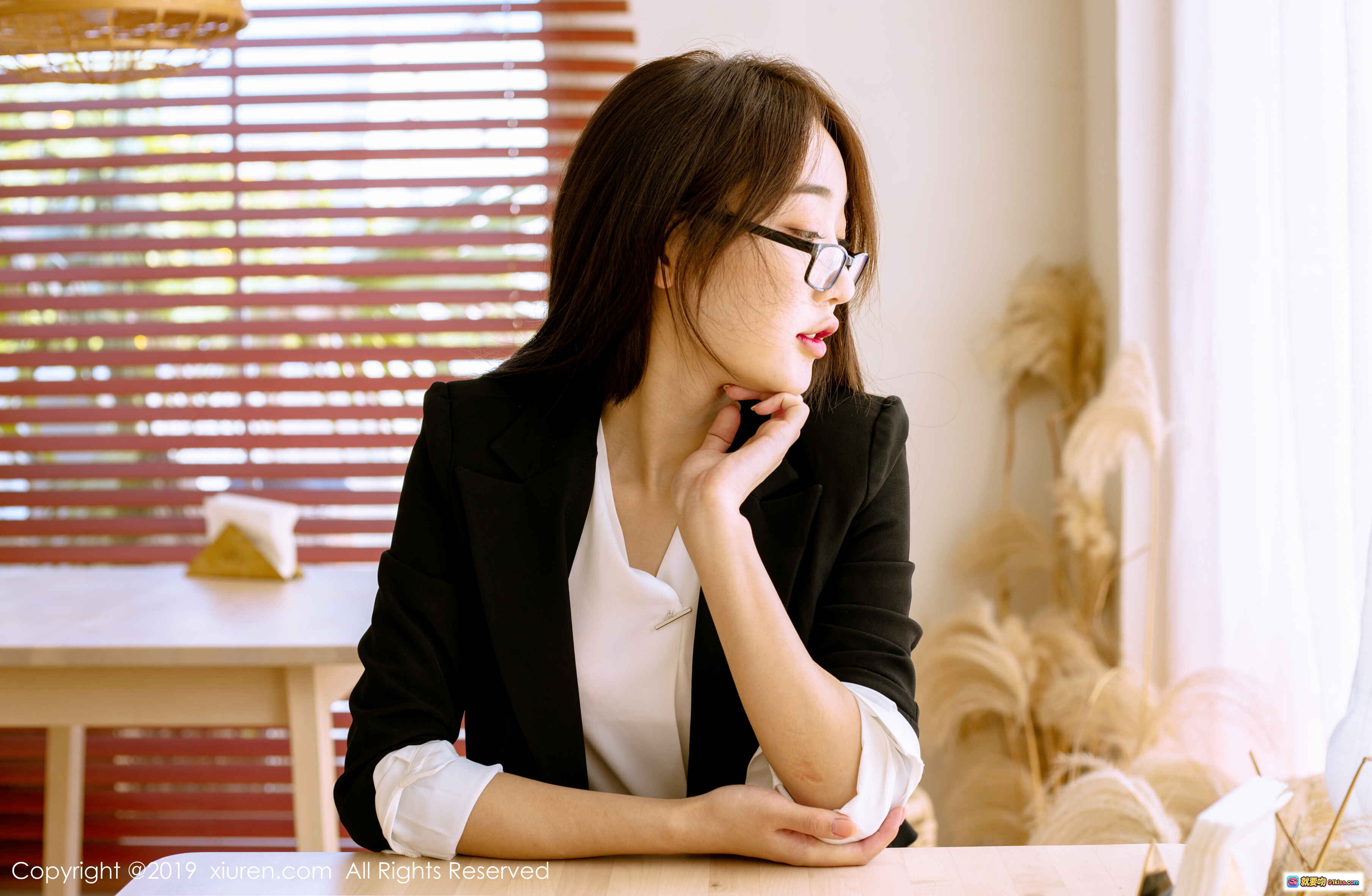 图片[4] - 小九月黑丝高跟职场风写真 | XIUREN秀人网2019.09.20 No.1689 优雅知性美女室内摄影 - 就要吻