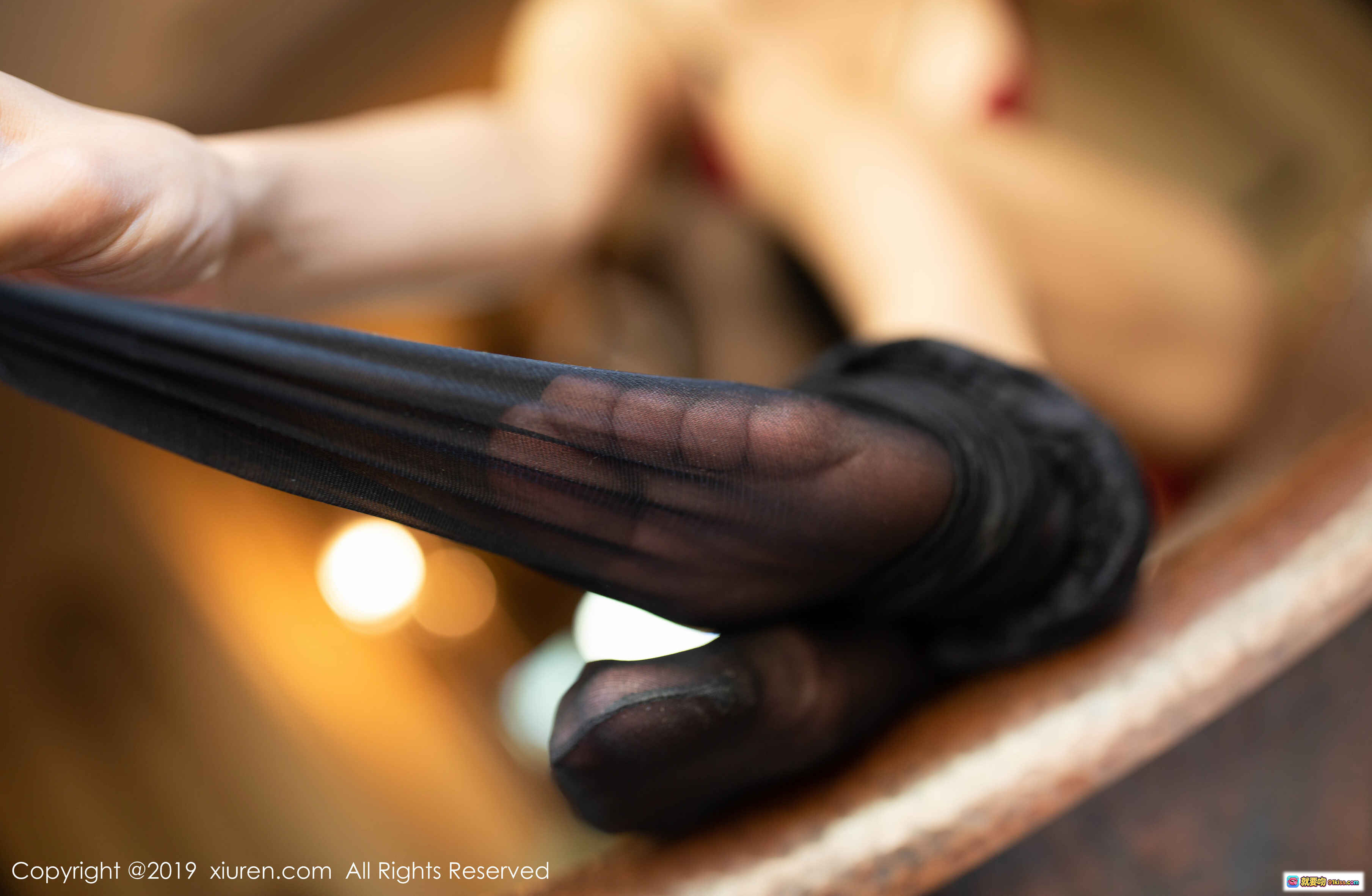 图片[2] - 陆萱萱红黑蕾丝内衣黑丝美腿高跟鞋户外写真 – XIUREN秀人网2019.12.05 No.1826 - 就要吻